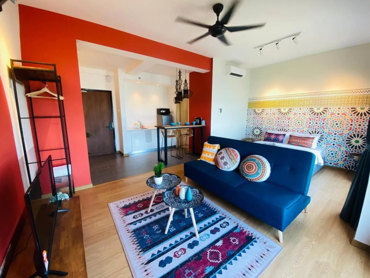 Photo of the whole room, Bed in Kuantan Imperium by Glex