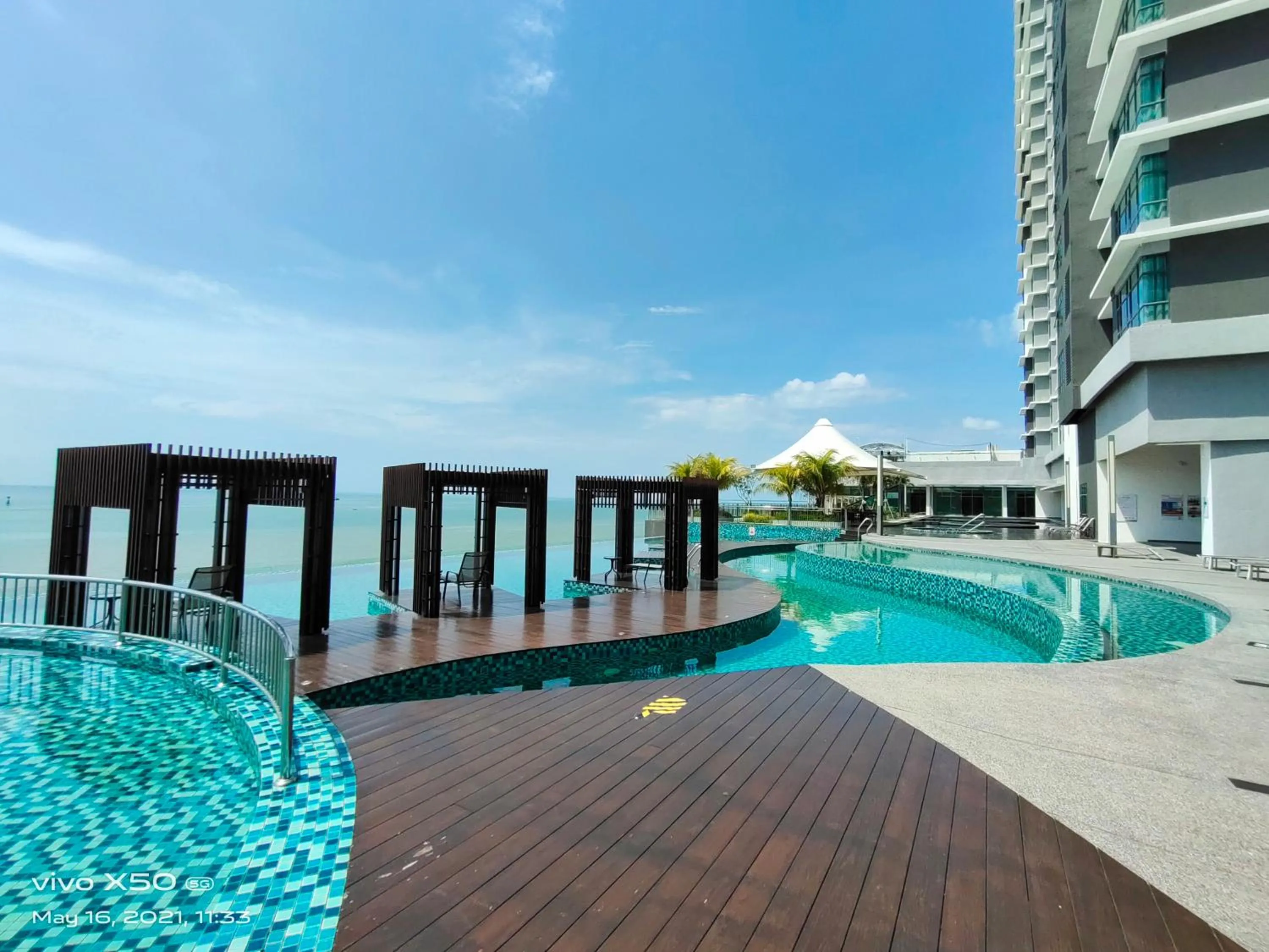 Swimming pool in Kuantan Imperium by Glex