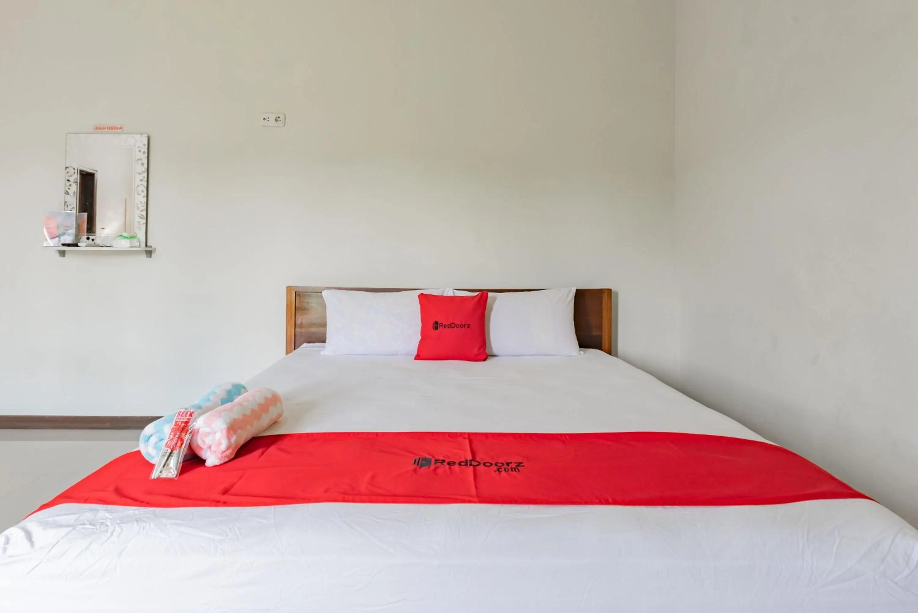 Bedroom, Bed in RedDoorz near GOR Sempaja Samarinda