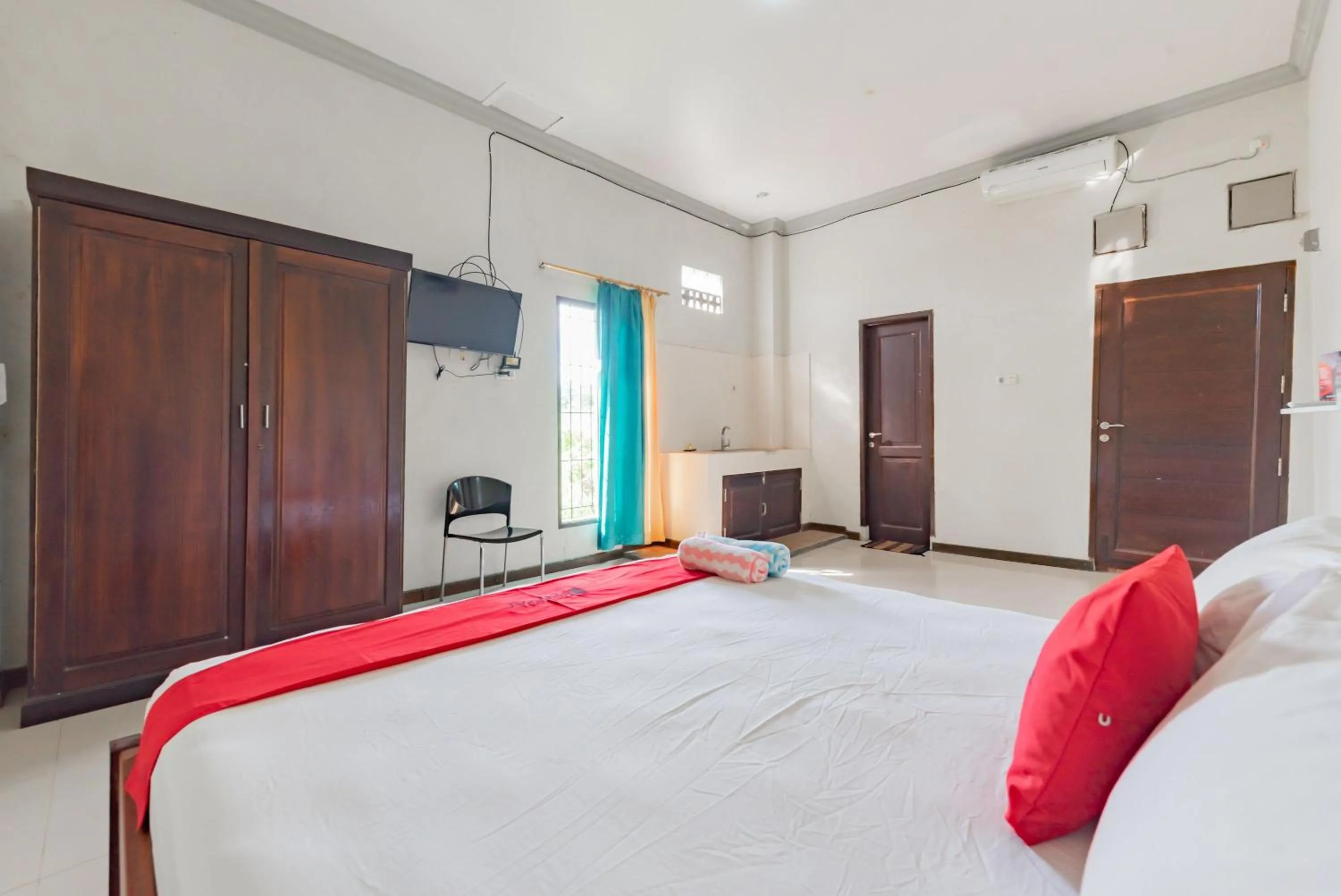Bedroom, Bed in RedDoorz near GOR Sempaja Samarinda