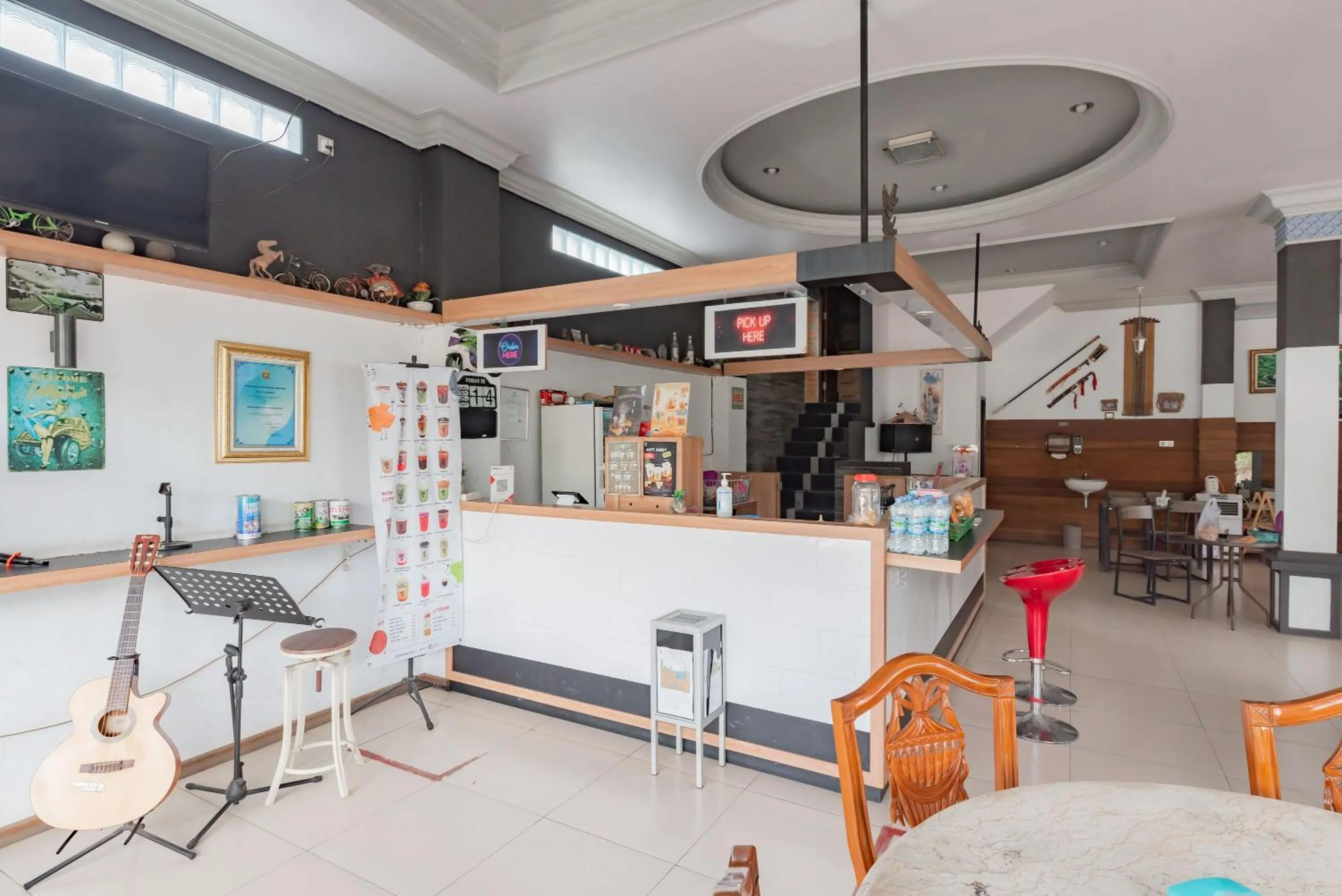 Restaurant/places to eat in RedDoorz near GOR Sempaja Samarinda