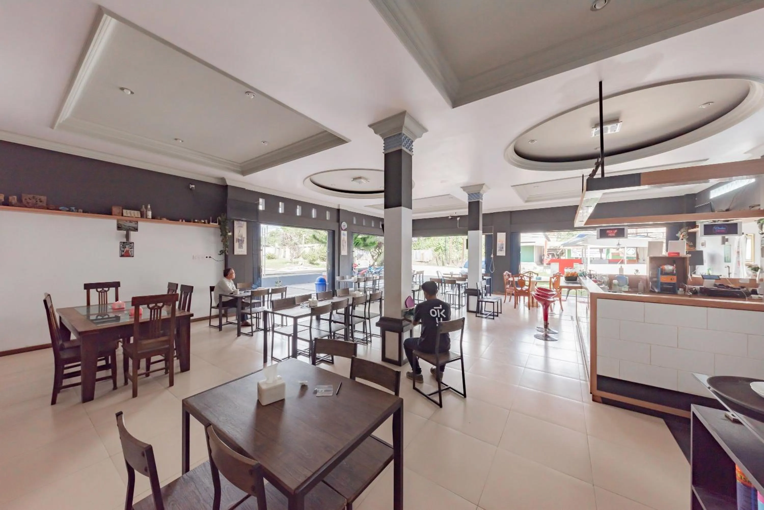 Restaurant/places to eat in RedDoorz near GOR Sempaja Samarinda