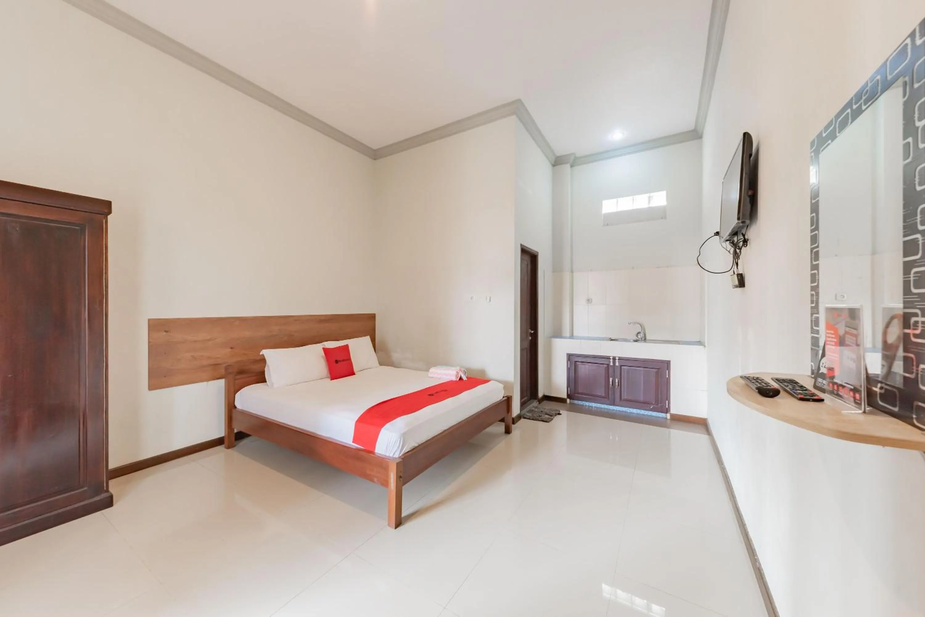 Bedroom, Bed in RedDoorz near GOR Sempaja Samarinda