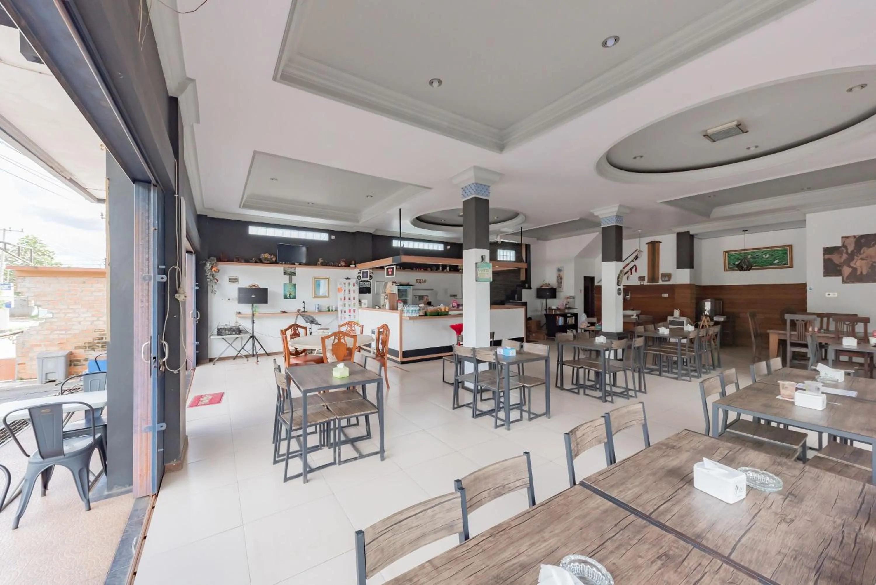 Restaurant/places to eat in RedDoorz near GOR Sempaja Samarinda
