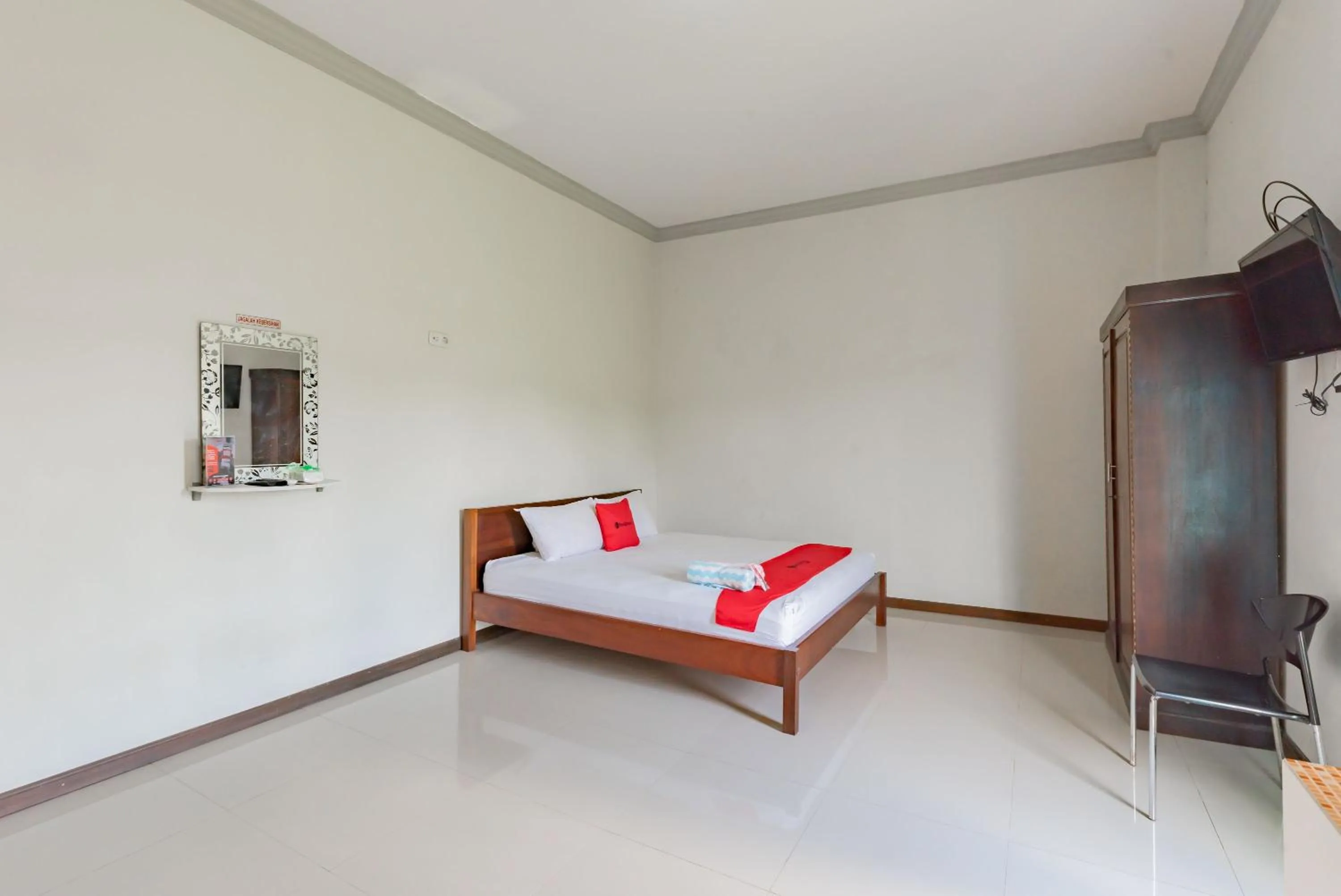 Bedroom, Bed in RedDoorz near GOR Sempaja Samarinda