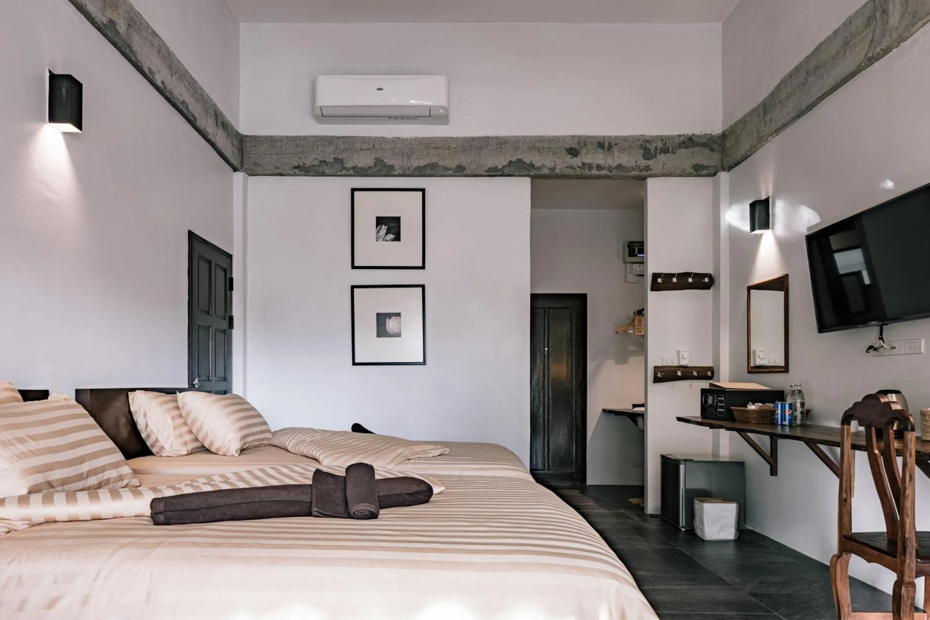 TV and multimedia, Bed in Palin Family Cottage