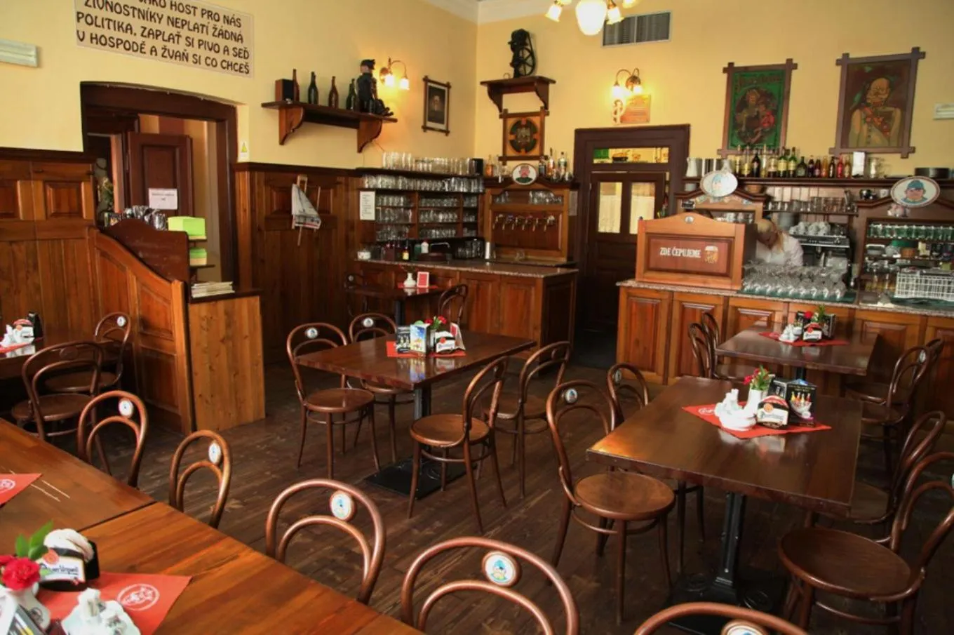 Restaurant/places to eat in Pivní Hotel