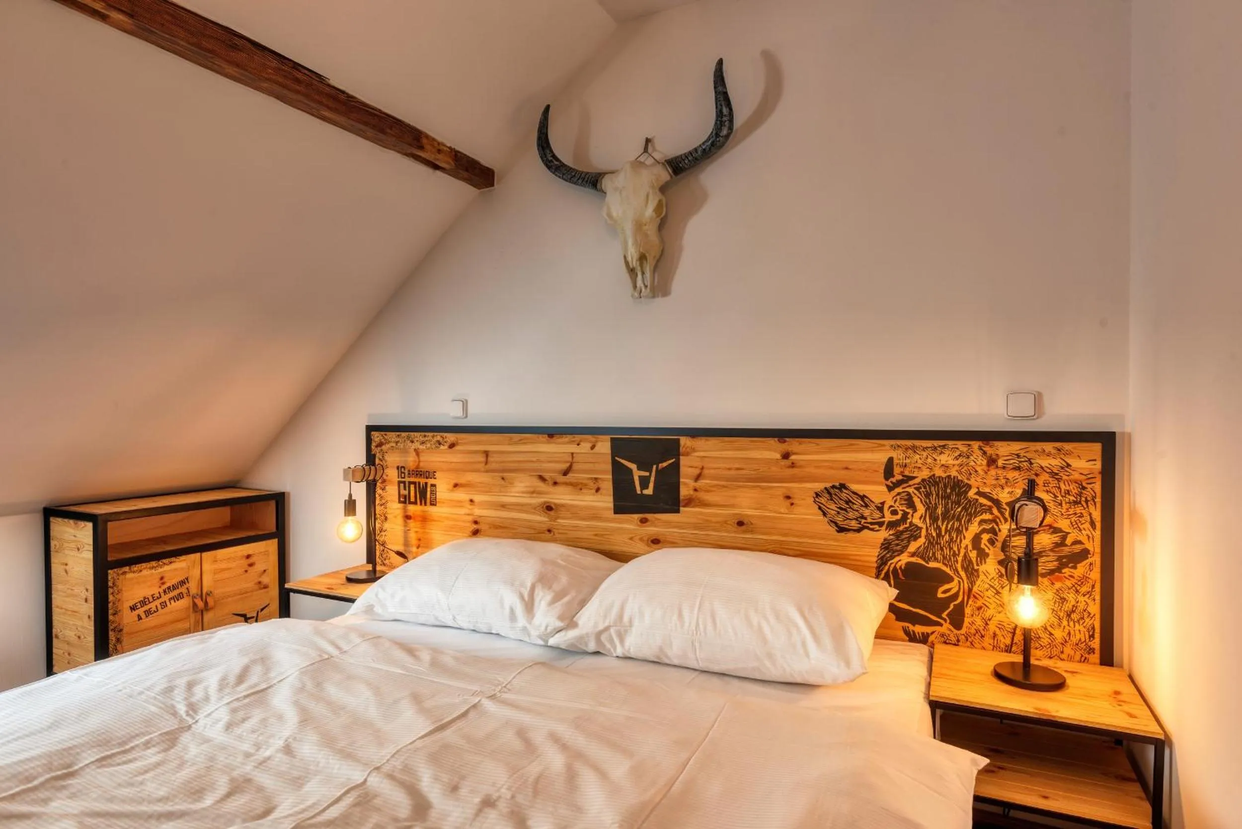 Bed in Pivní Hotel