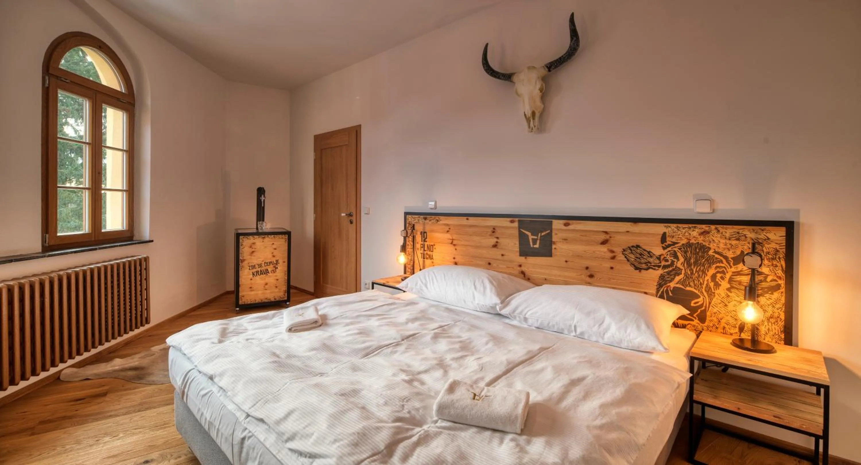 Bed in Pivní Hotel