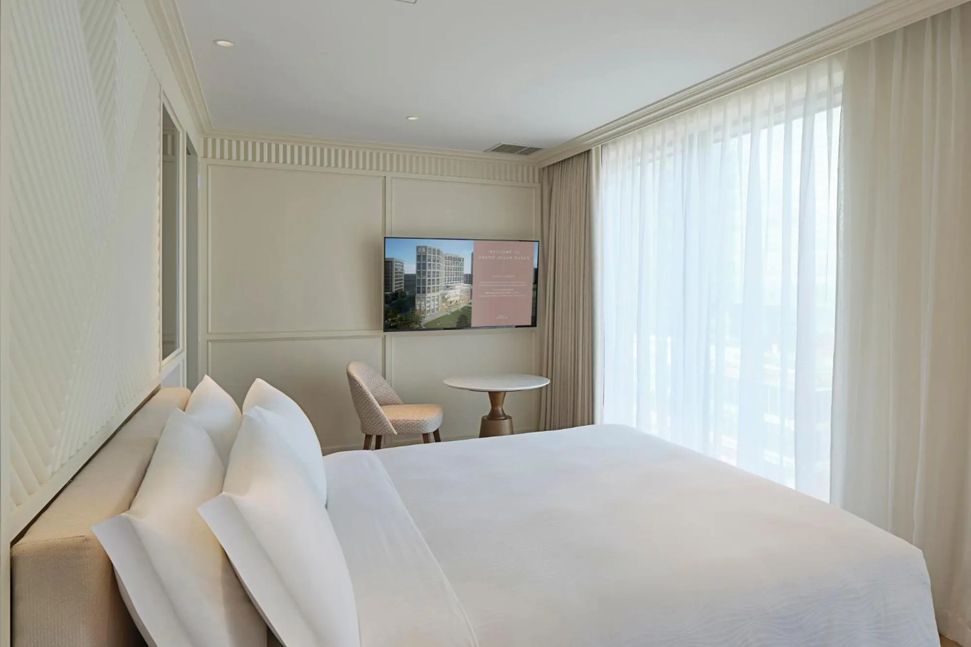 Bedroom, Bed in Grand Josun Busan