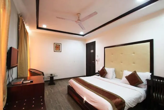 Bedroom, Bed in HOTEL VEER PALACE