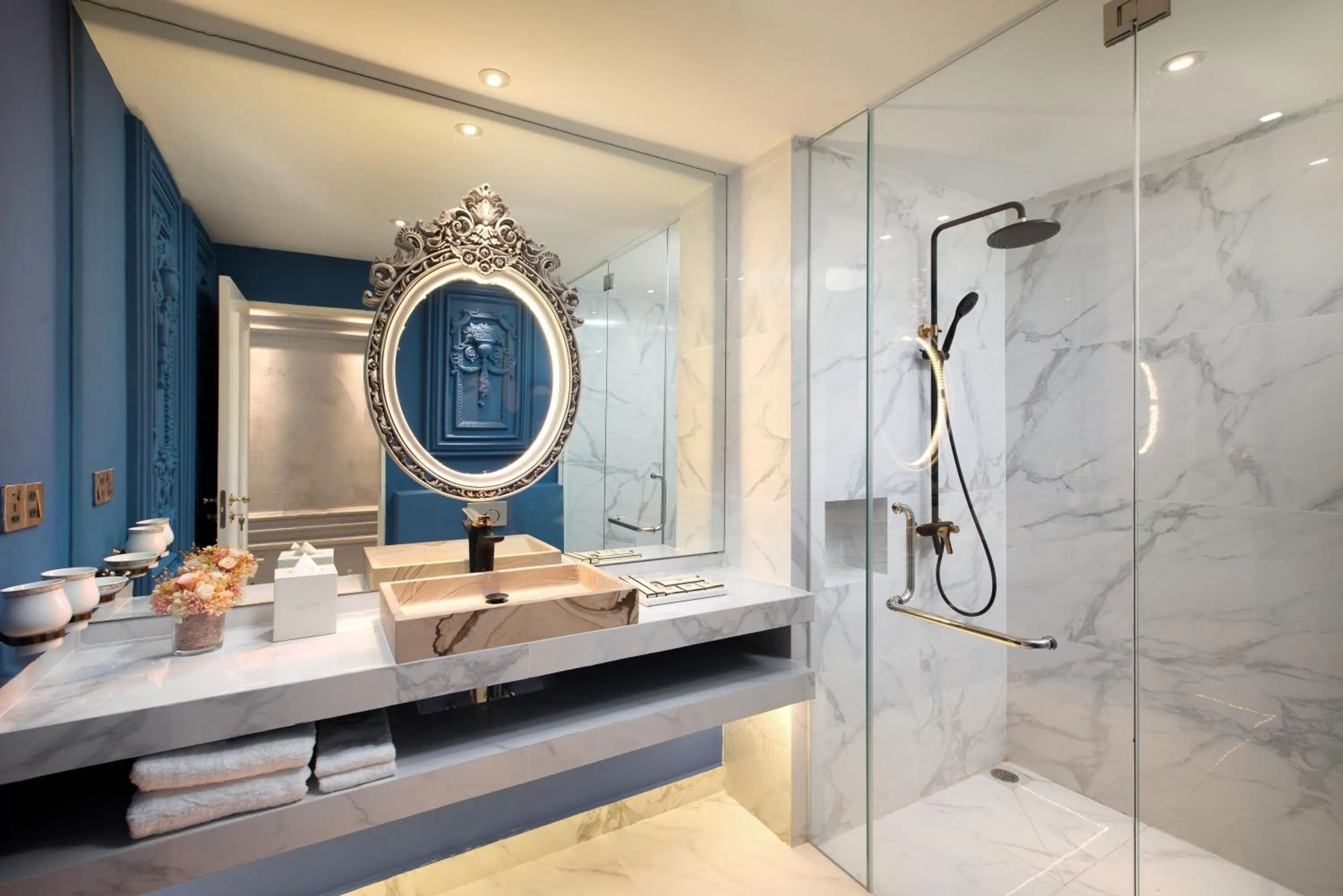 Bathroom in arte by Thomas Chan