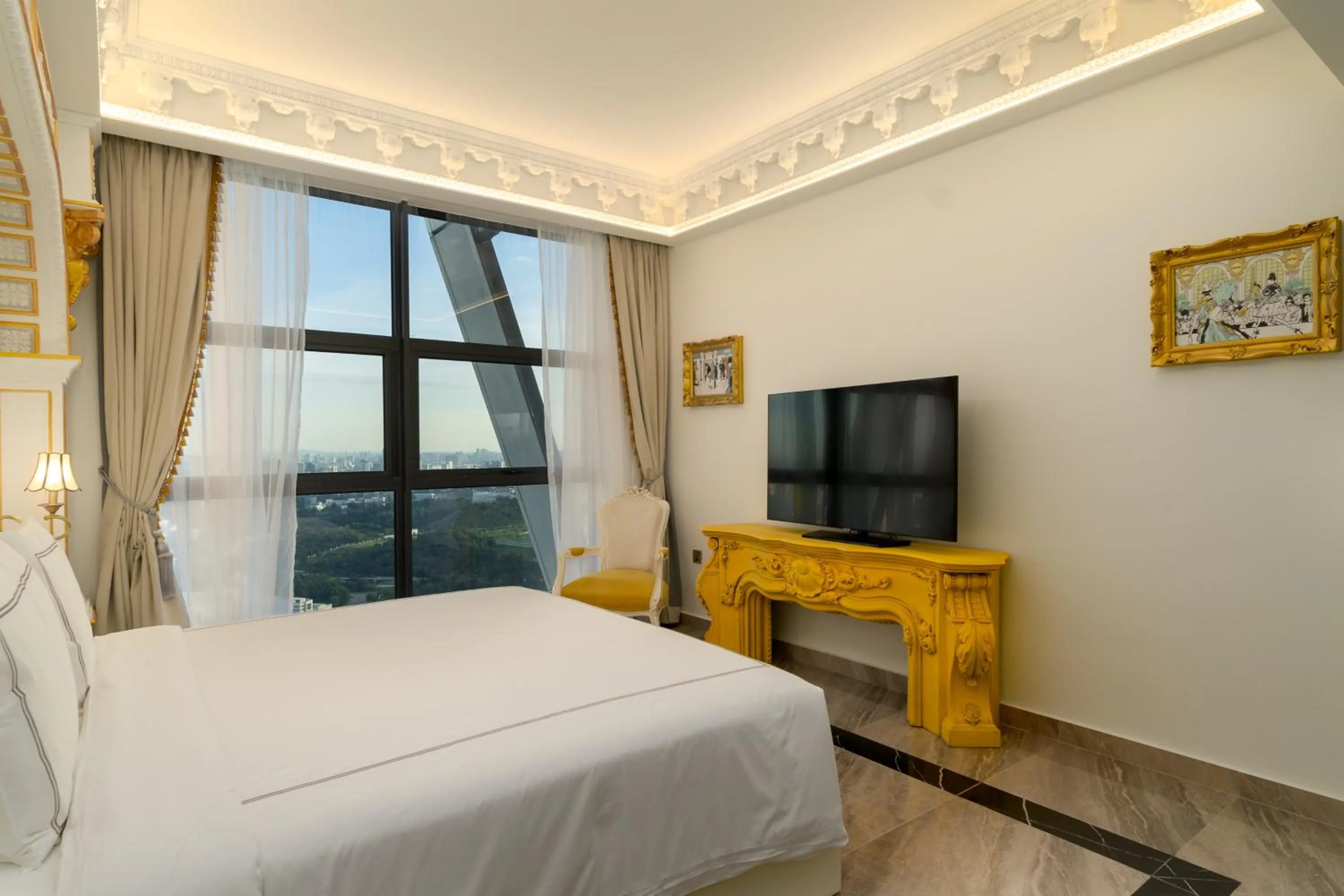 Bedroom, Bed in arte by Thomas Chan