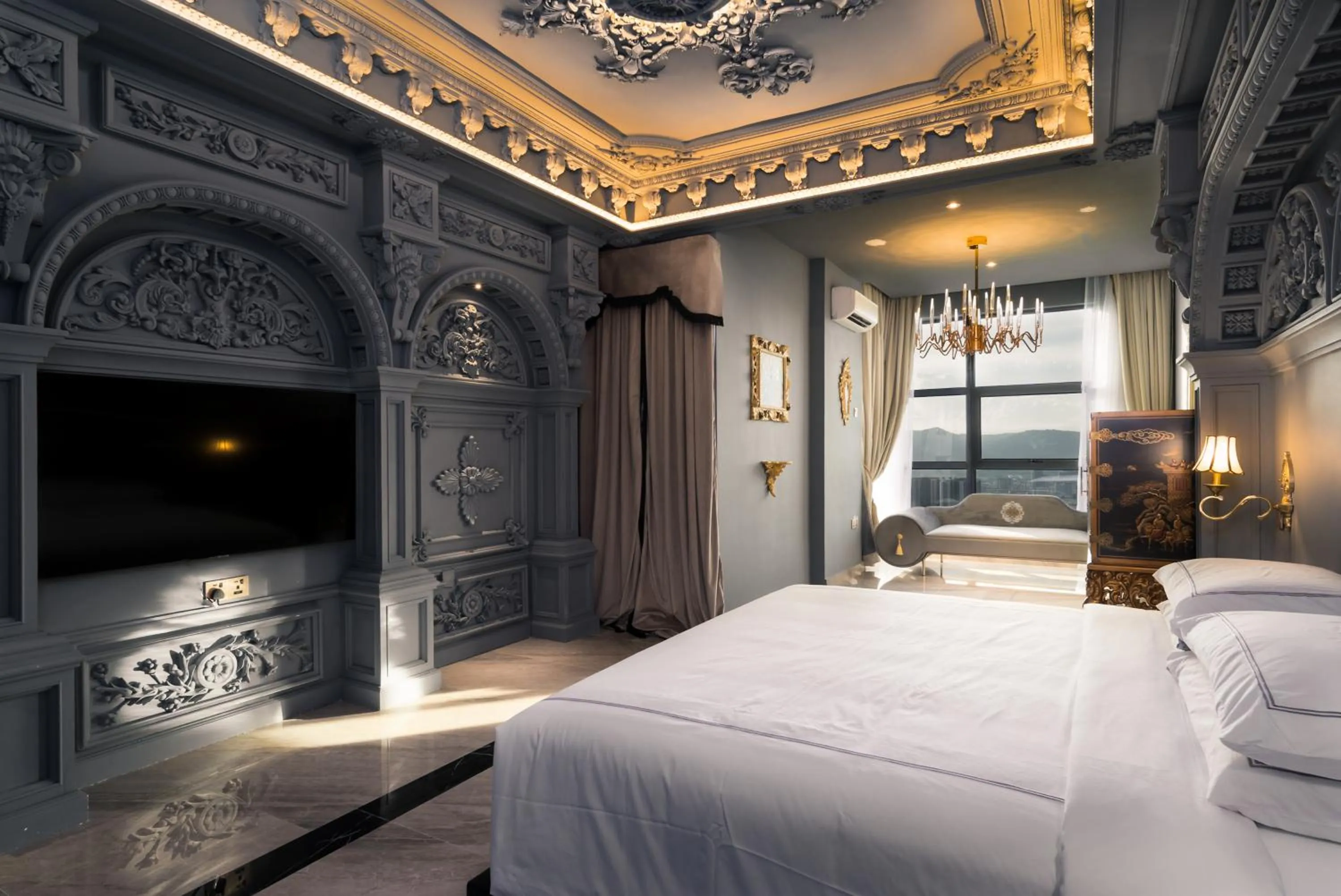 Bedroom, Bed in arte by Thomas Chan