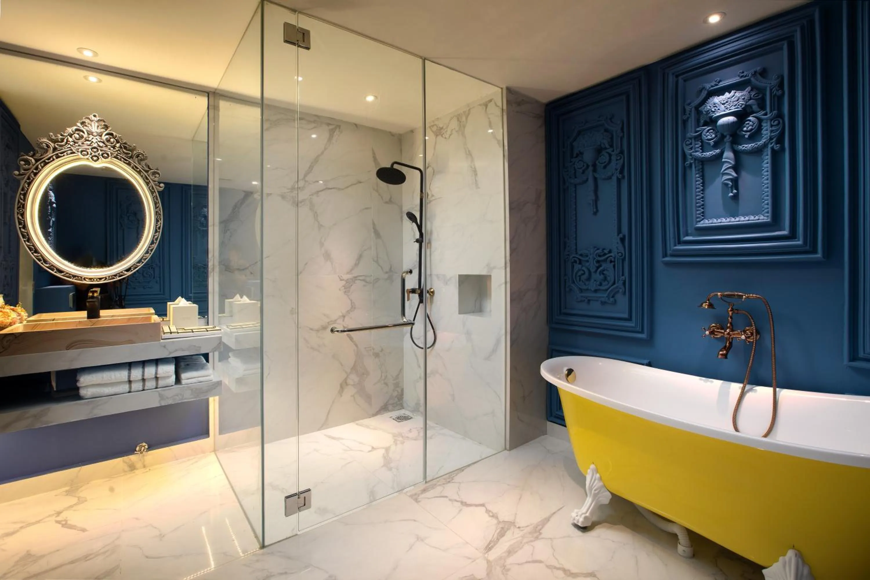 Shower in arte by Thomas Chan