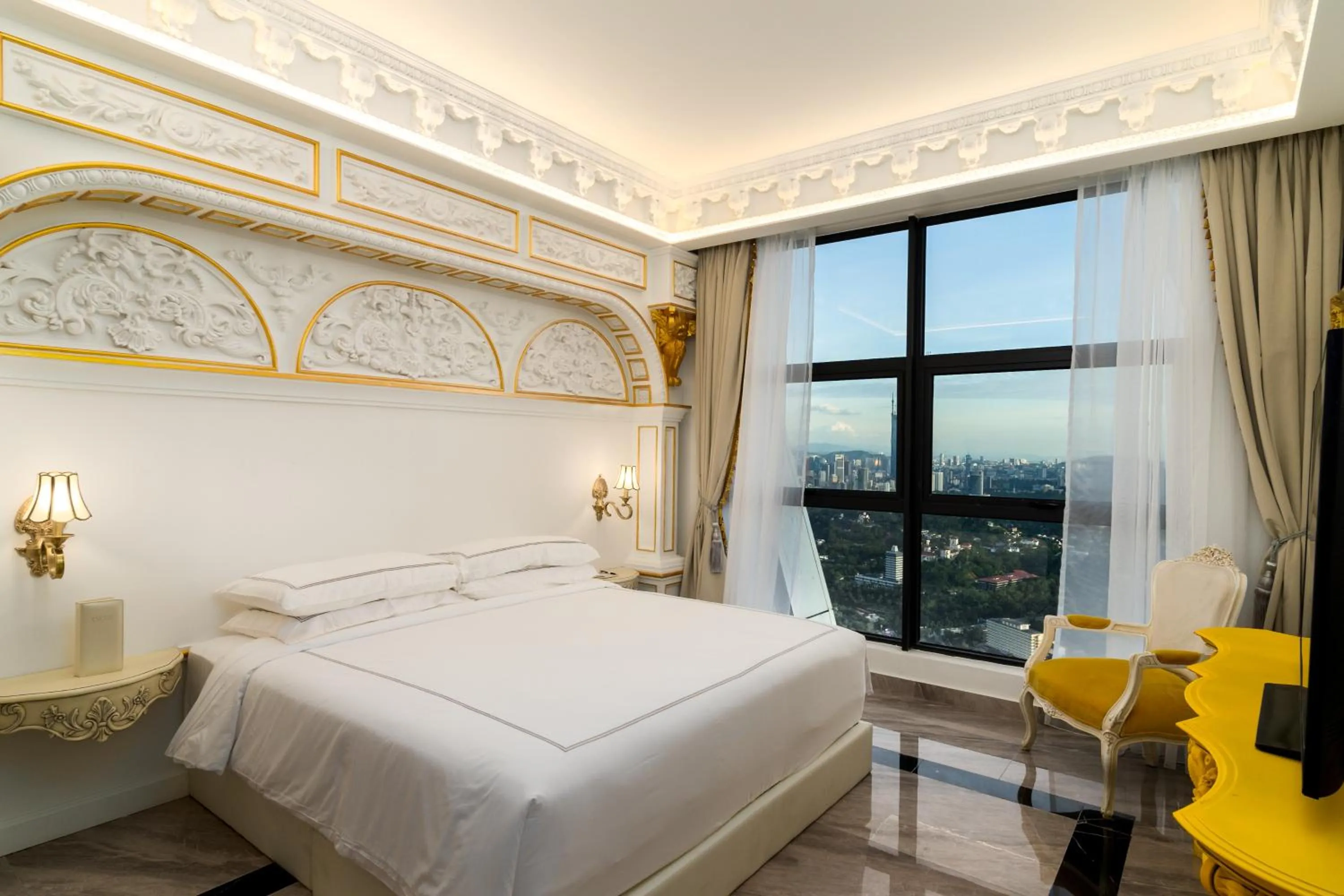 Bedroom, Bed in arte by Thomas Chan