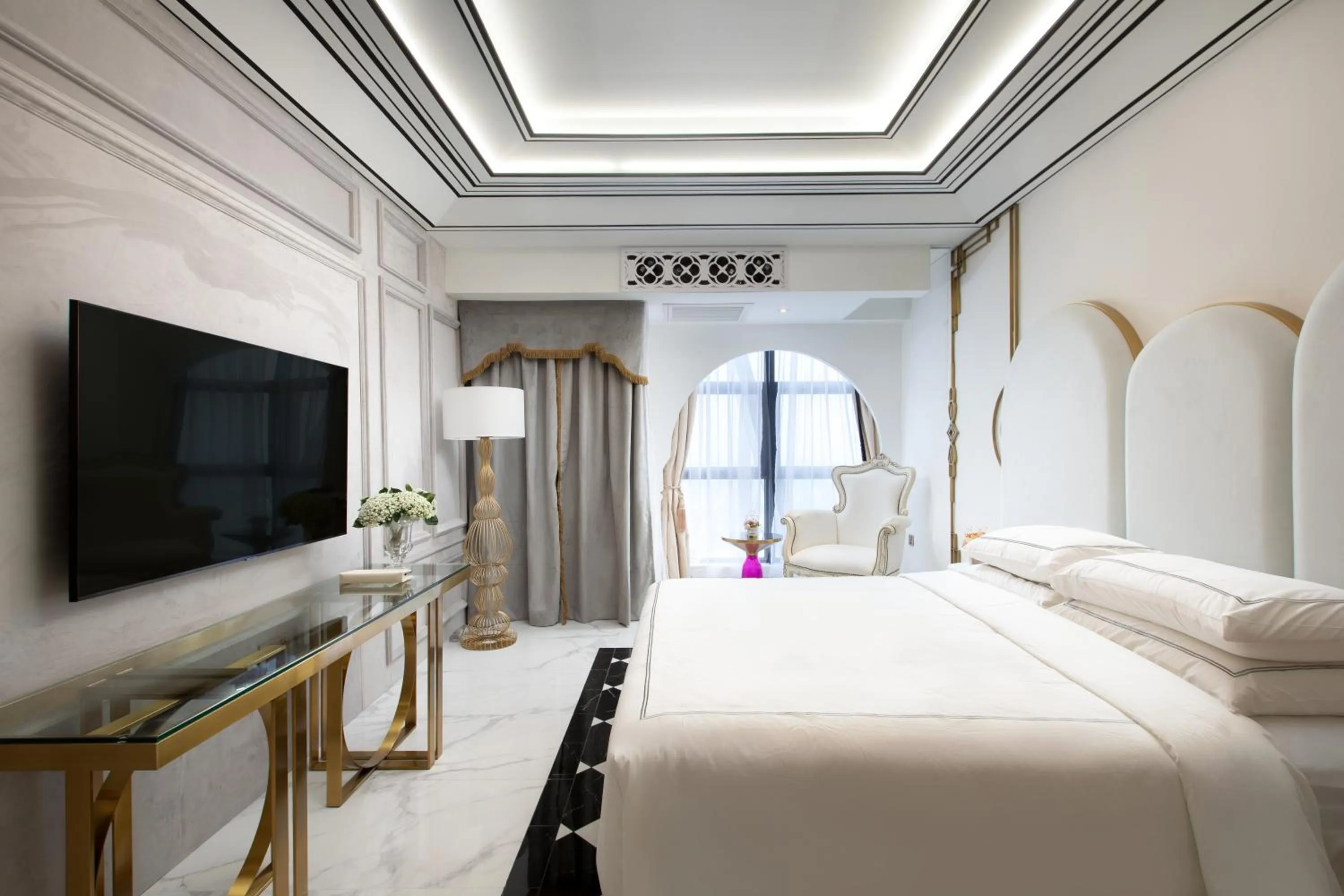 Bedroom, Bed in arte by Thomas Chan