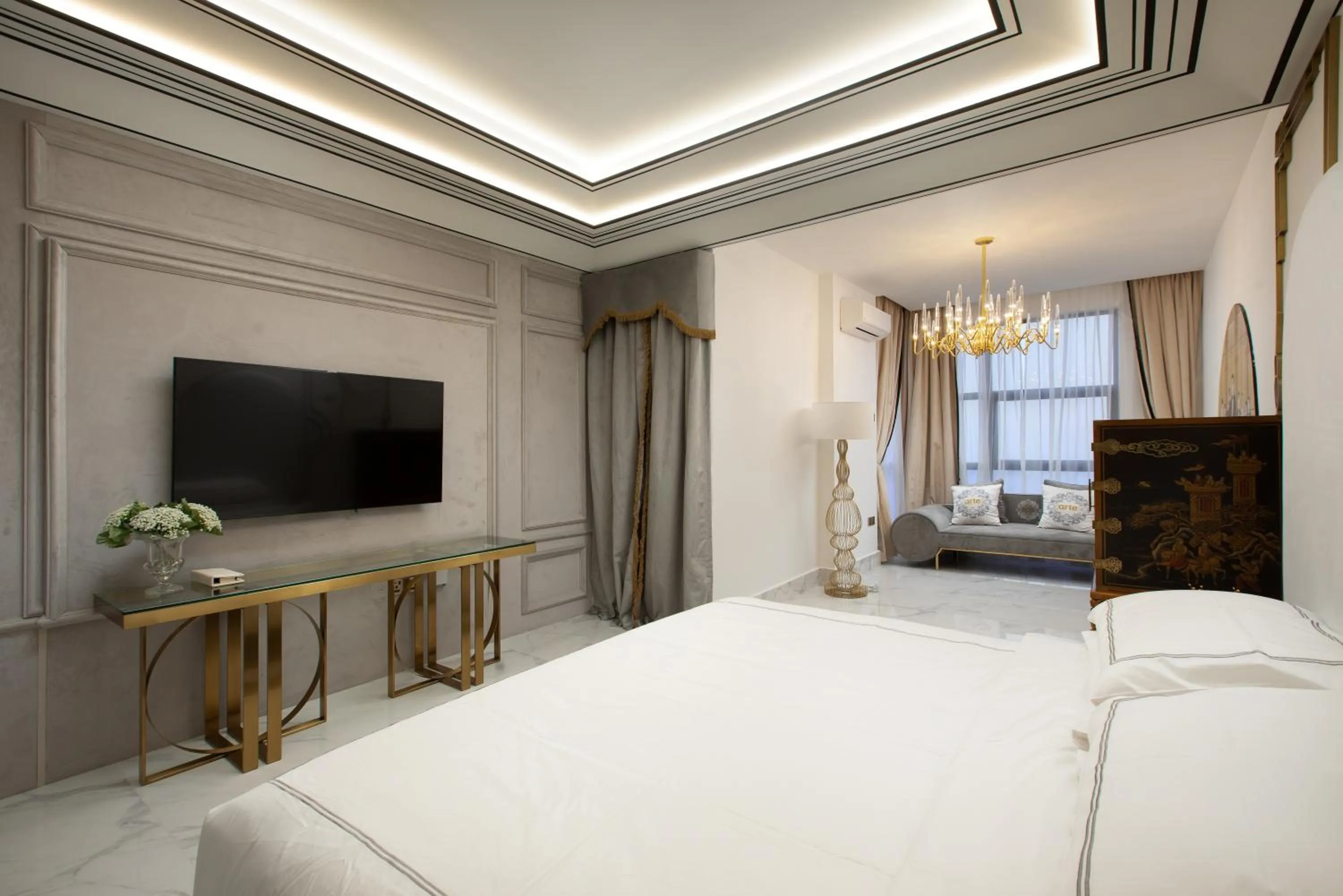 Bedroom, Bed in arte by Thomas Chan