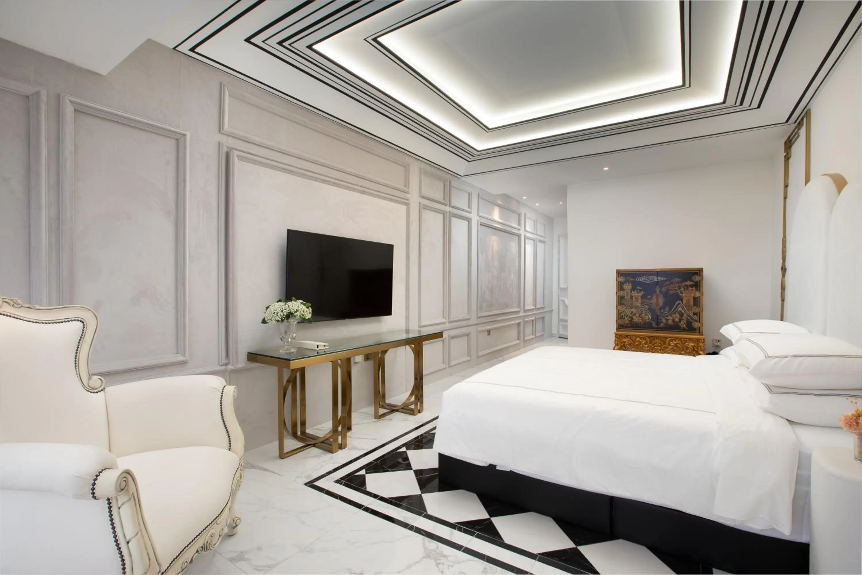 Bedroom, Bed in arte by Thomas Chan