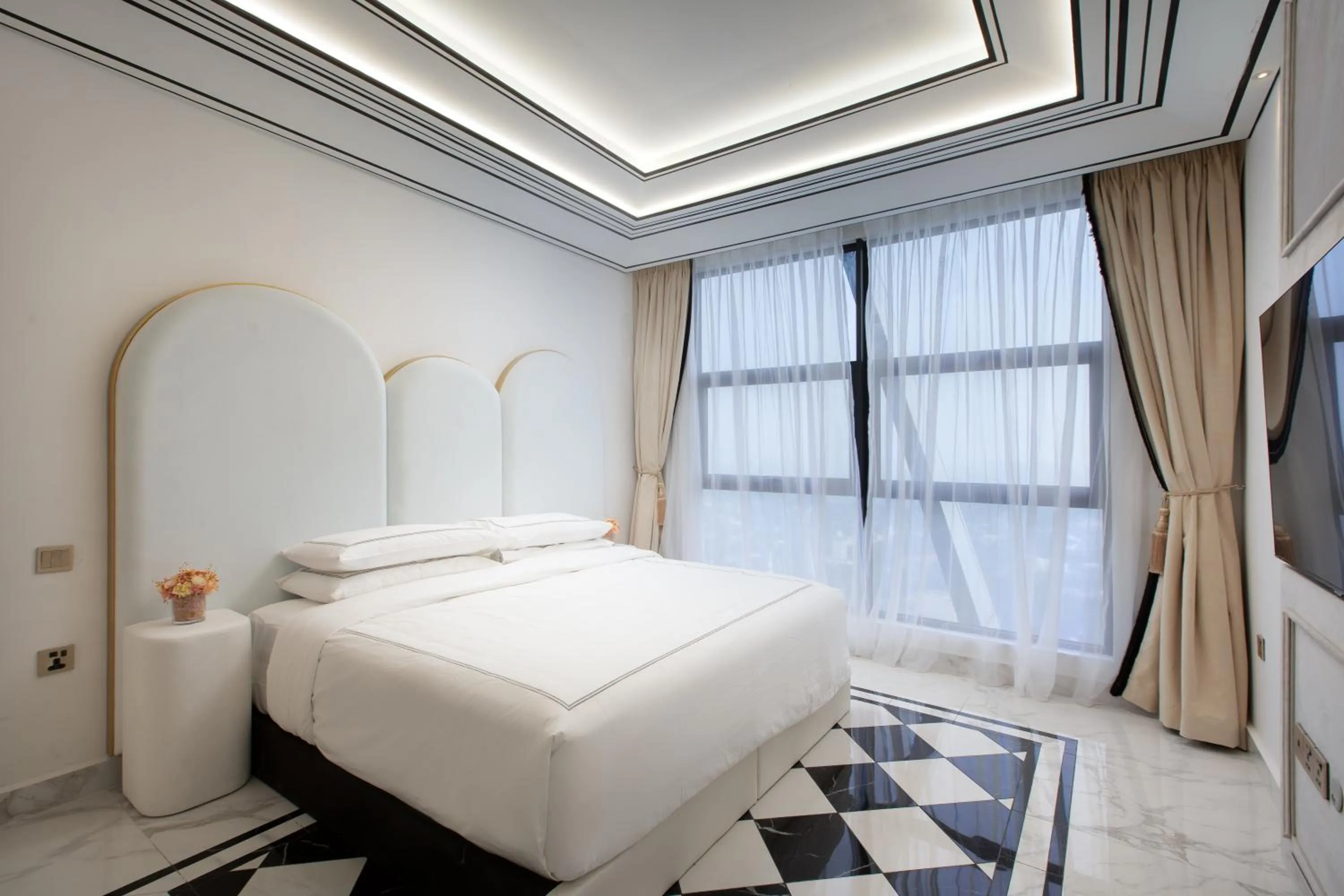 Bedroom, Bed in arte by Thomas Chan