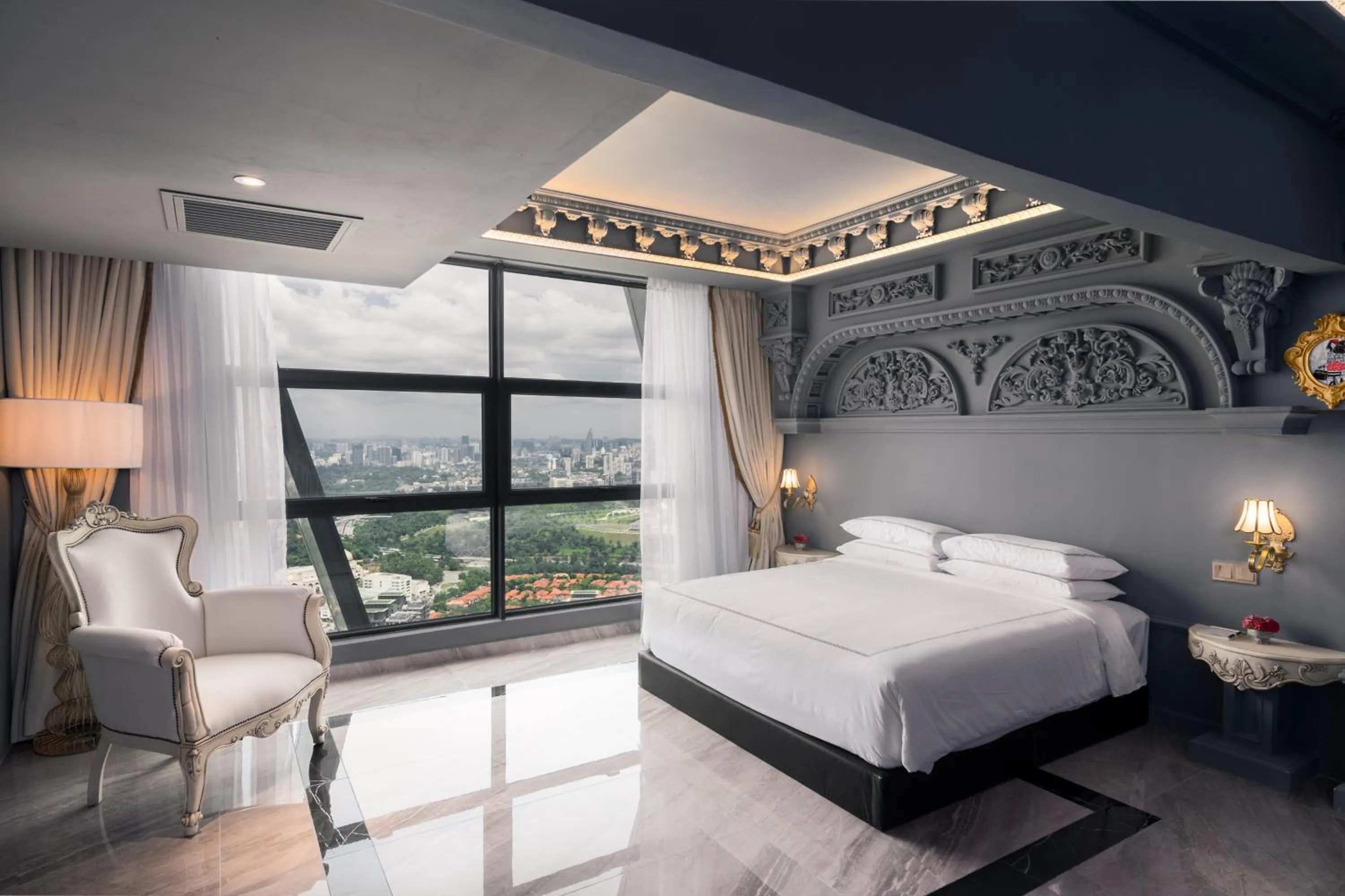 Bedroom, Bed in arte by Thomas Chan