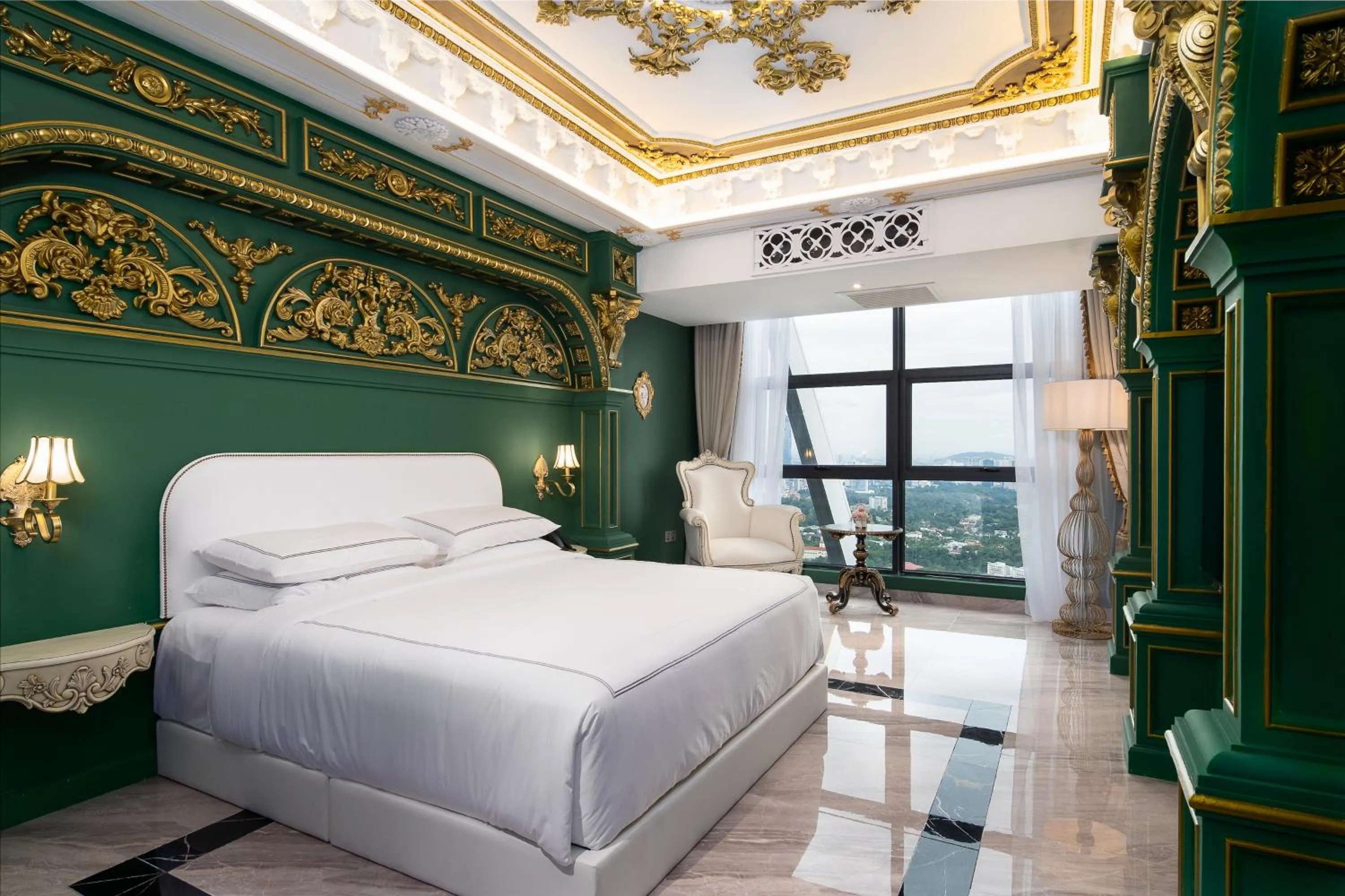 Photo of the whole room, Bed in arte by Thomas Chan