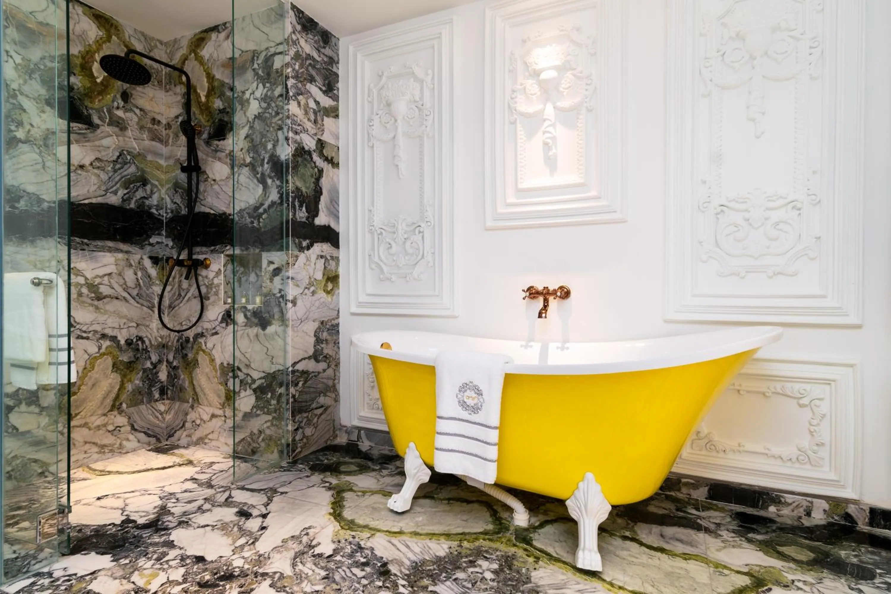 Bathroom in arte by Thomas Chan