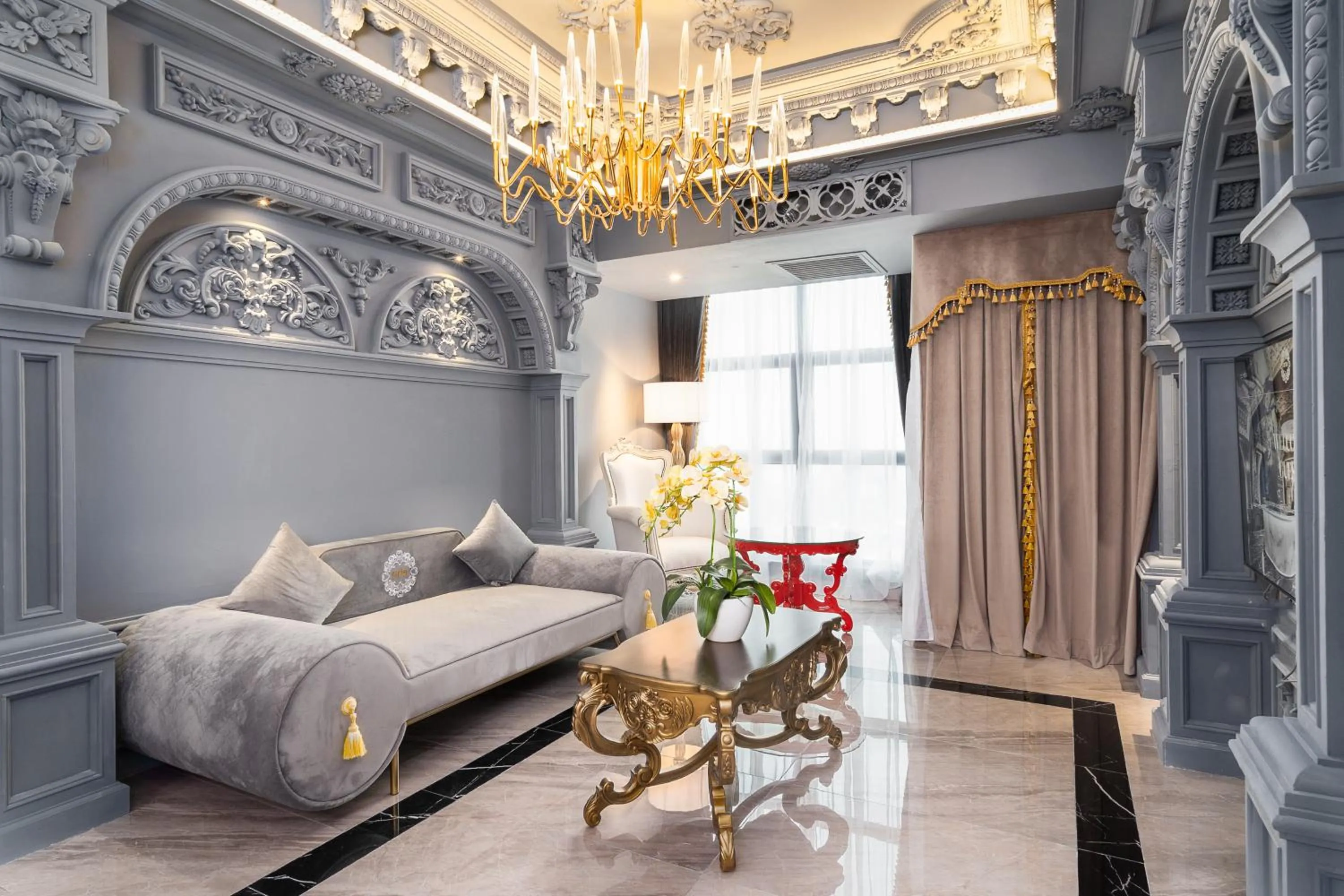 Seating area, Bed in arte by Thomas Chan