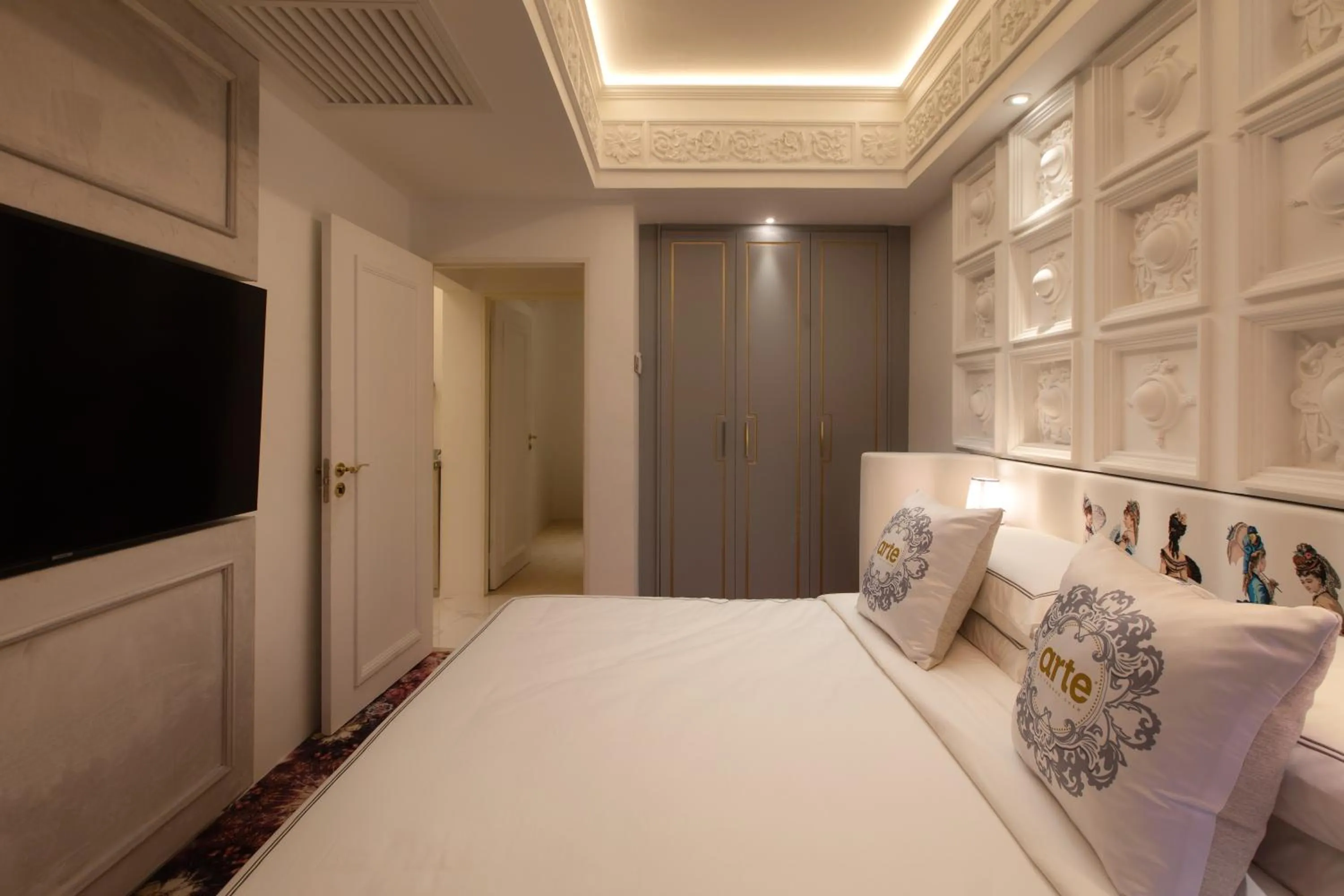 Bed in arte by Thomas Chan