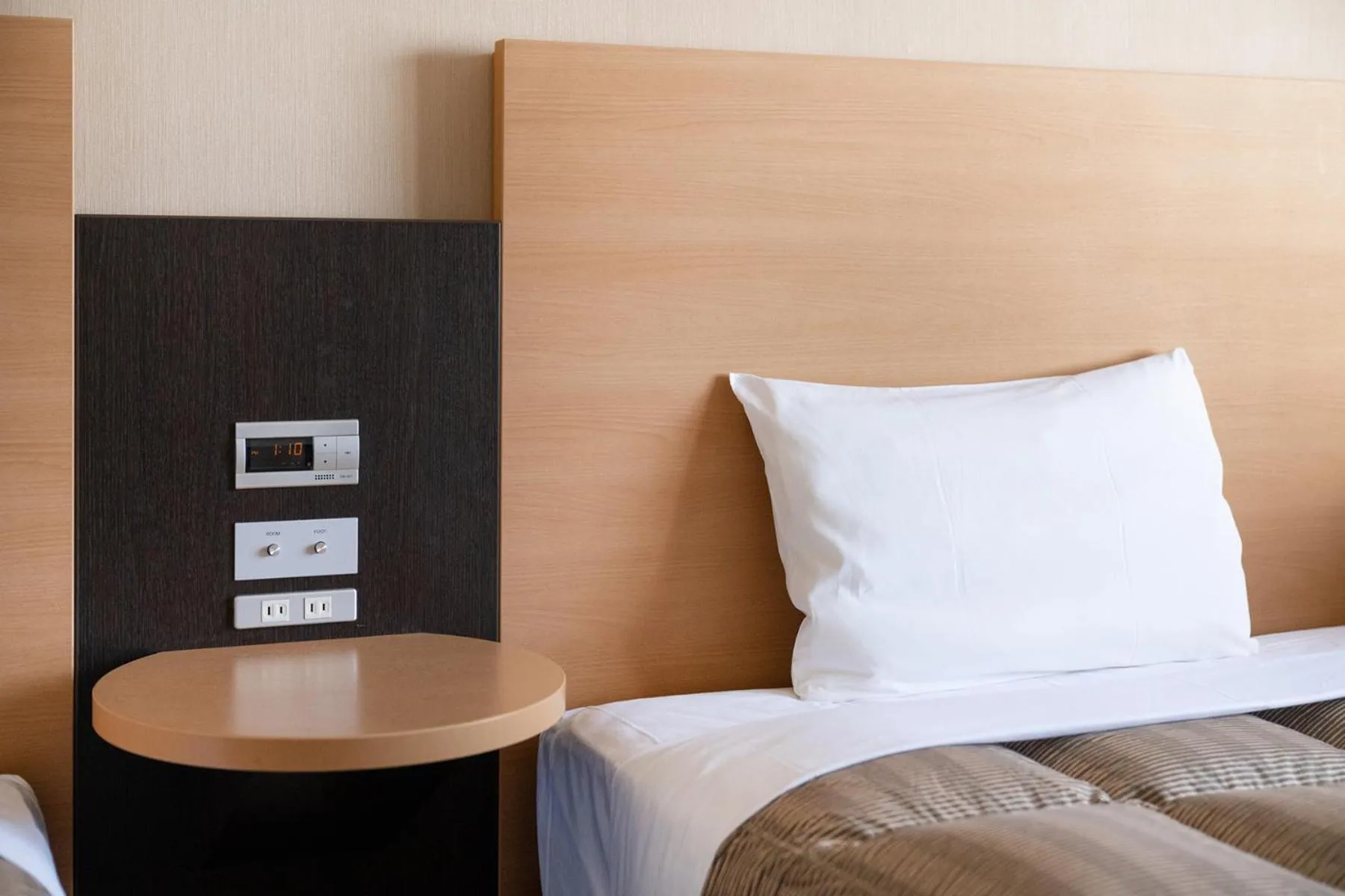 Photo of the whole room, Bed in The OneFive Okayama