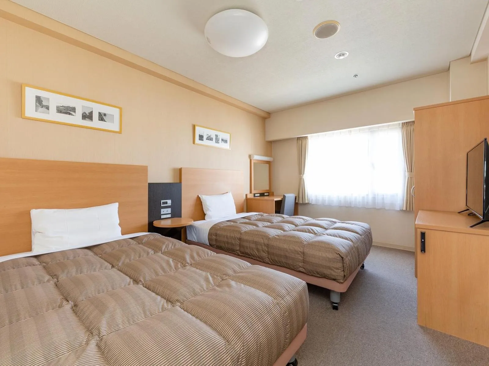 Photo of the whole room, Bed in The OneFive Okayama