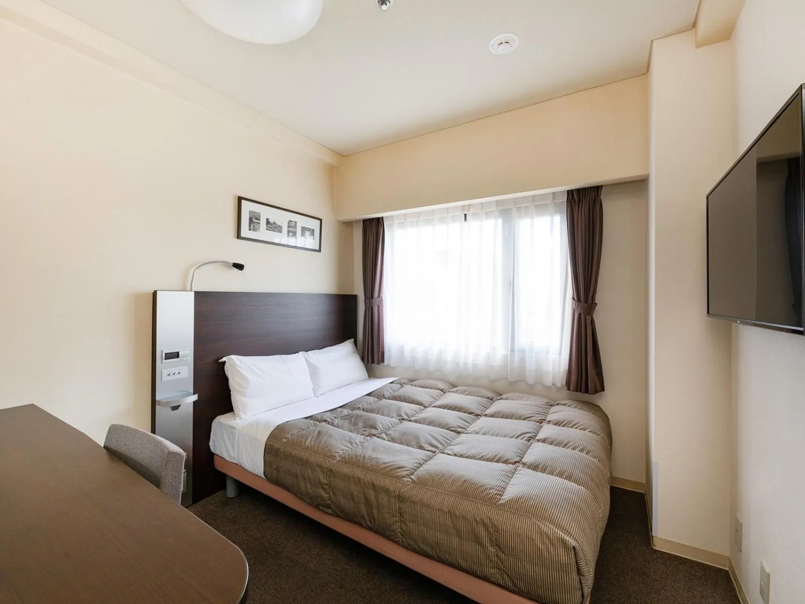 Photo of the whole room, Bed in The OneFive Okayama