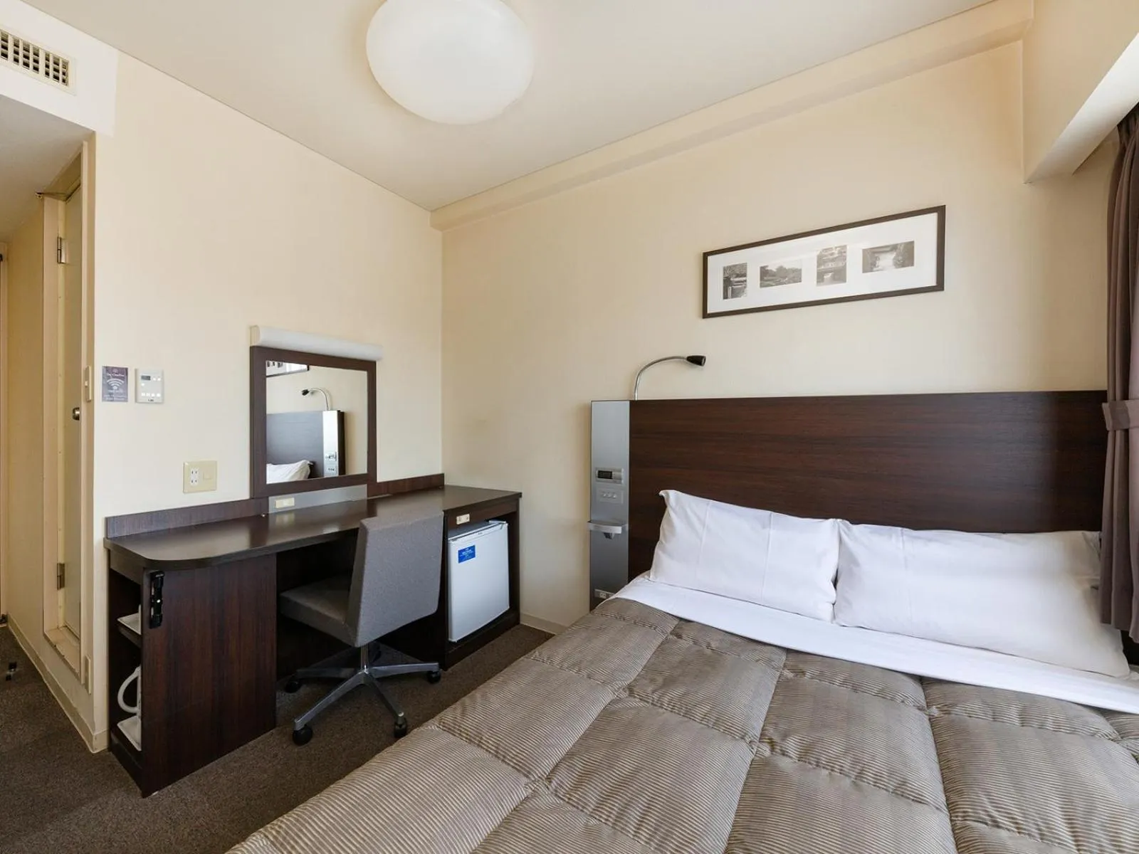 Photo of the whole room, Bed in The OneFive Okayama