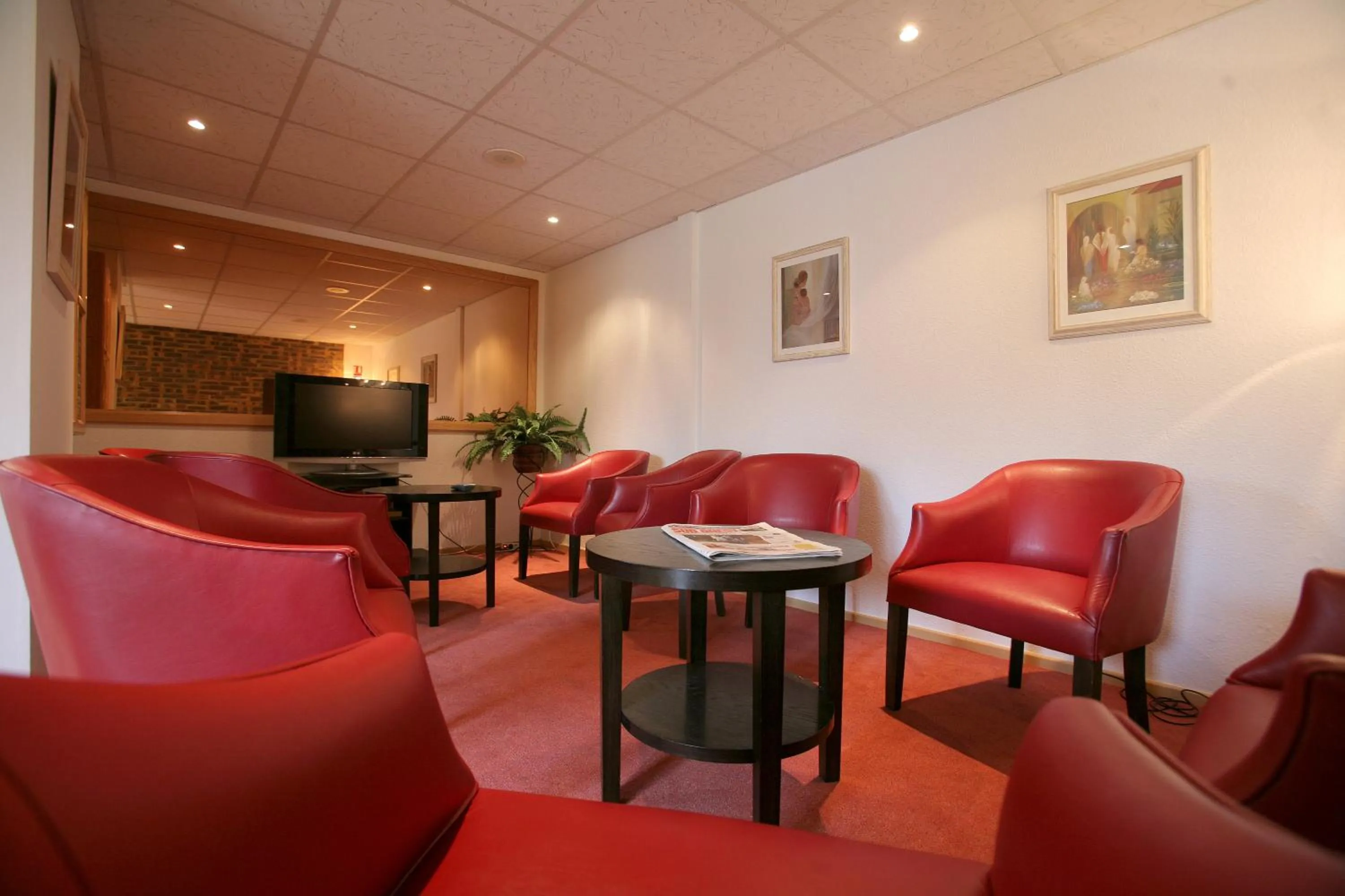 Lounge or bar in Hotel Le Relais des Champs