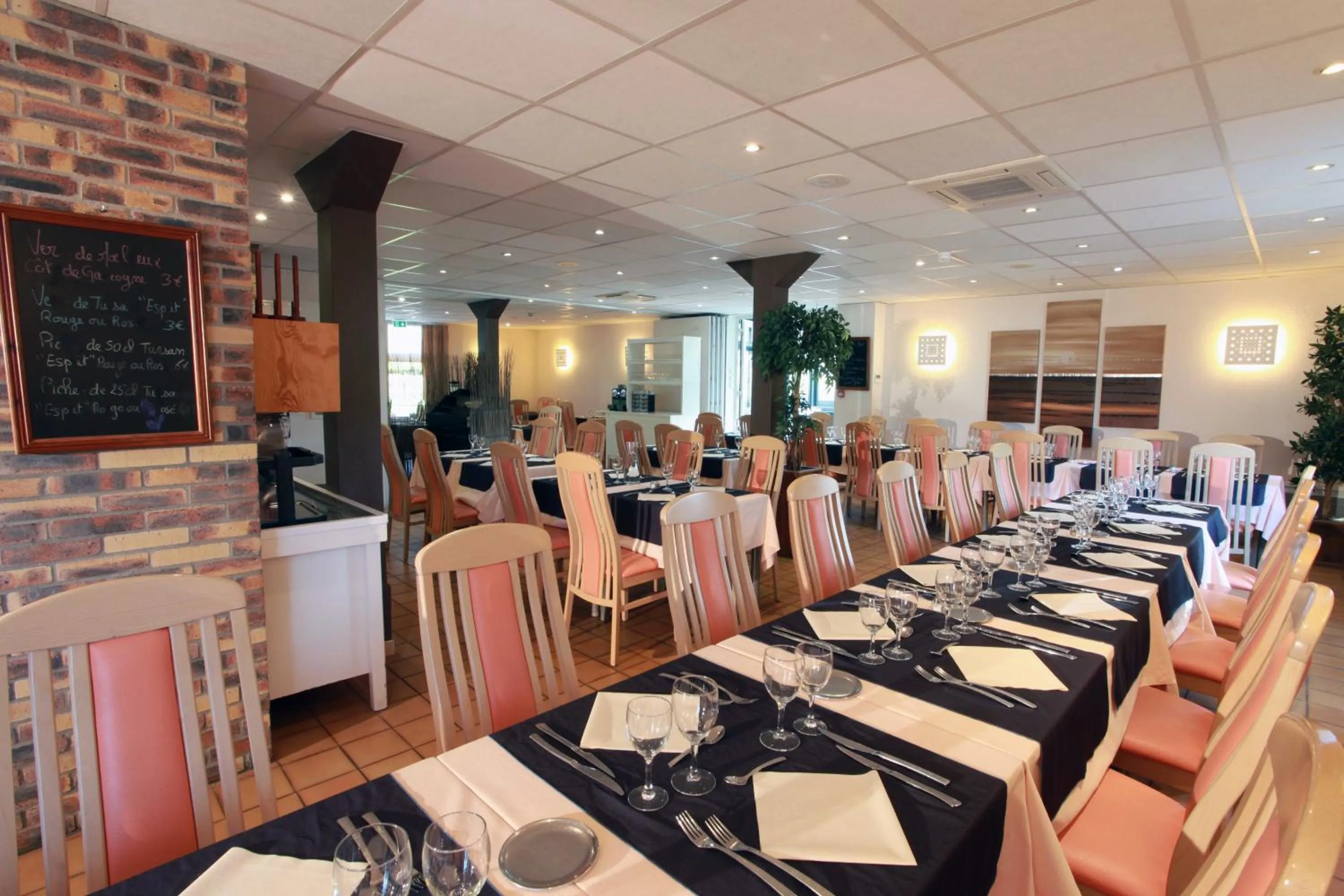 Restaurant/places to eat in Hotel Le Relais des Champs
