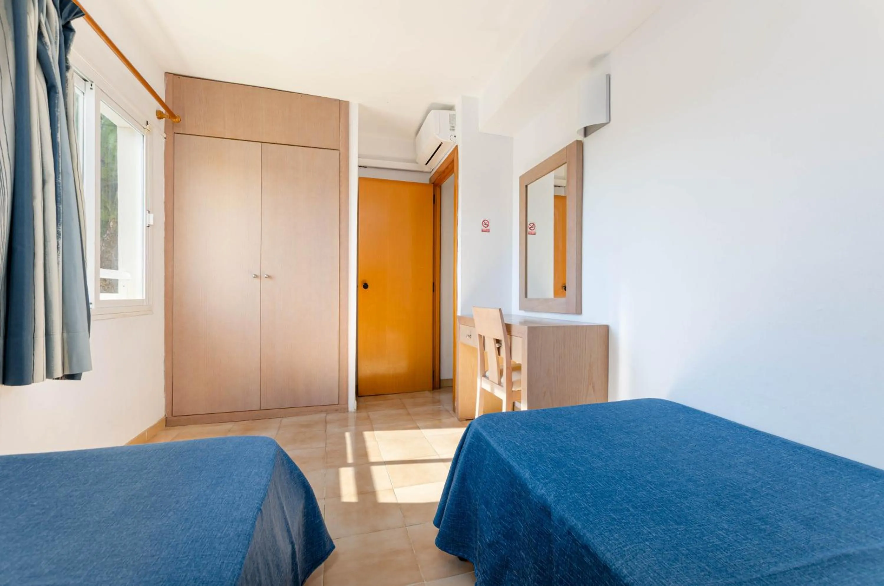 Bedroom, Bed in Mariner Club