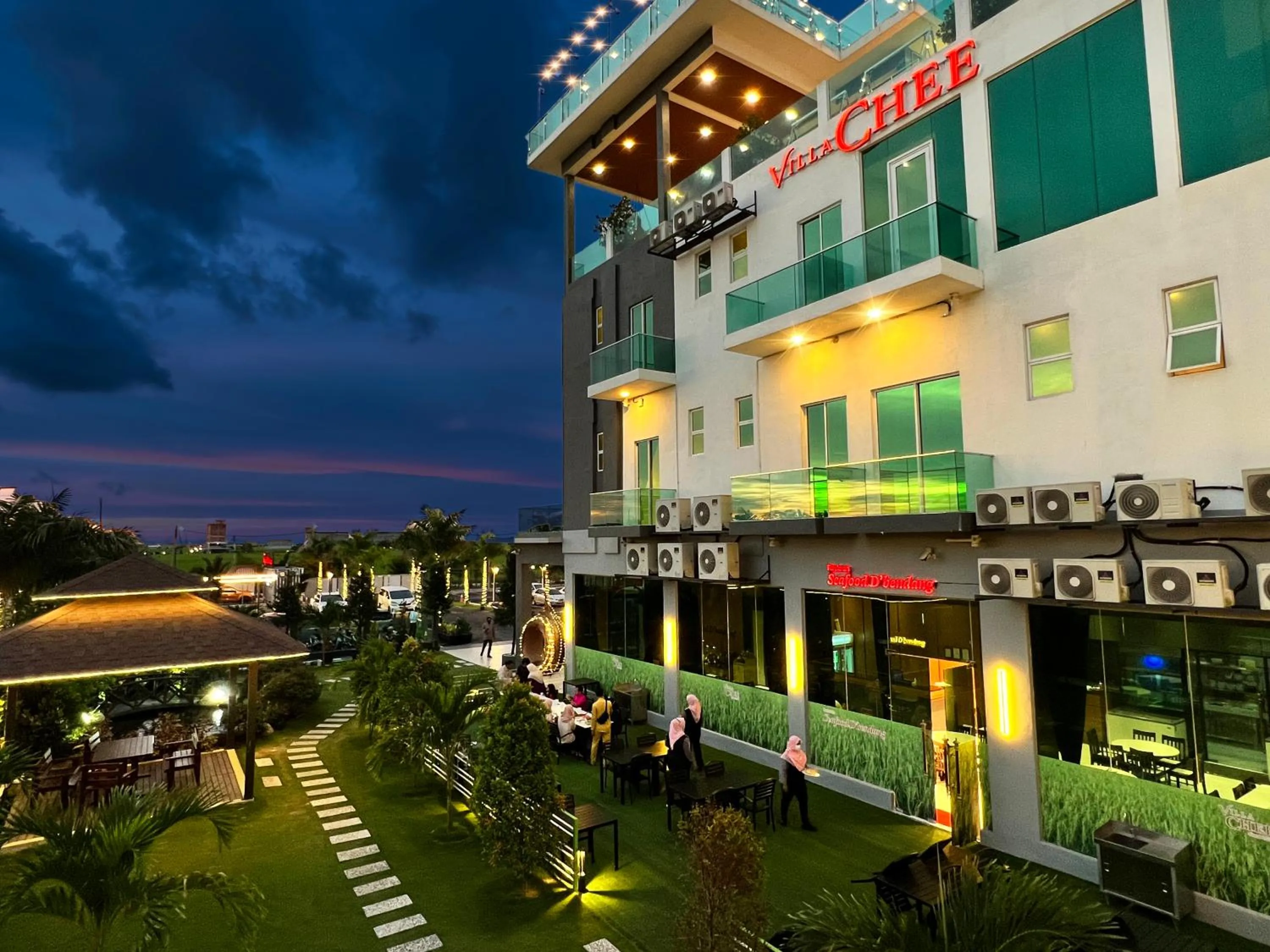 Property building in Villa Chee