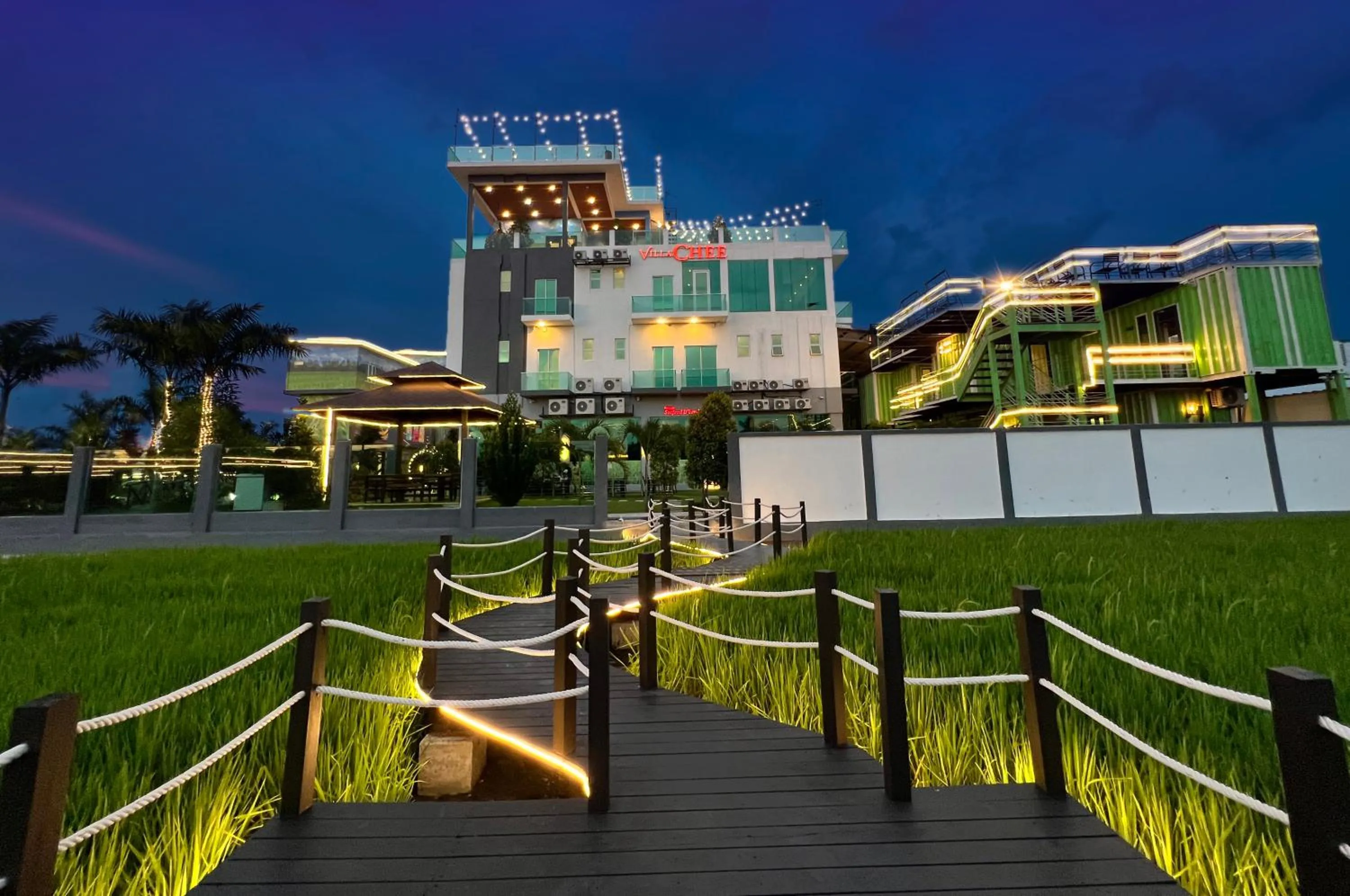 Property building in Villa Chee