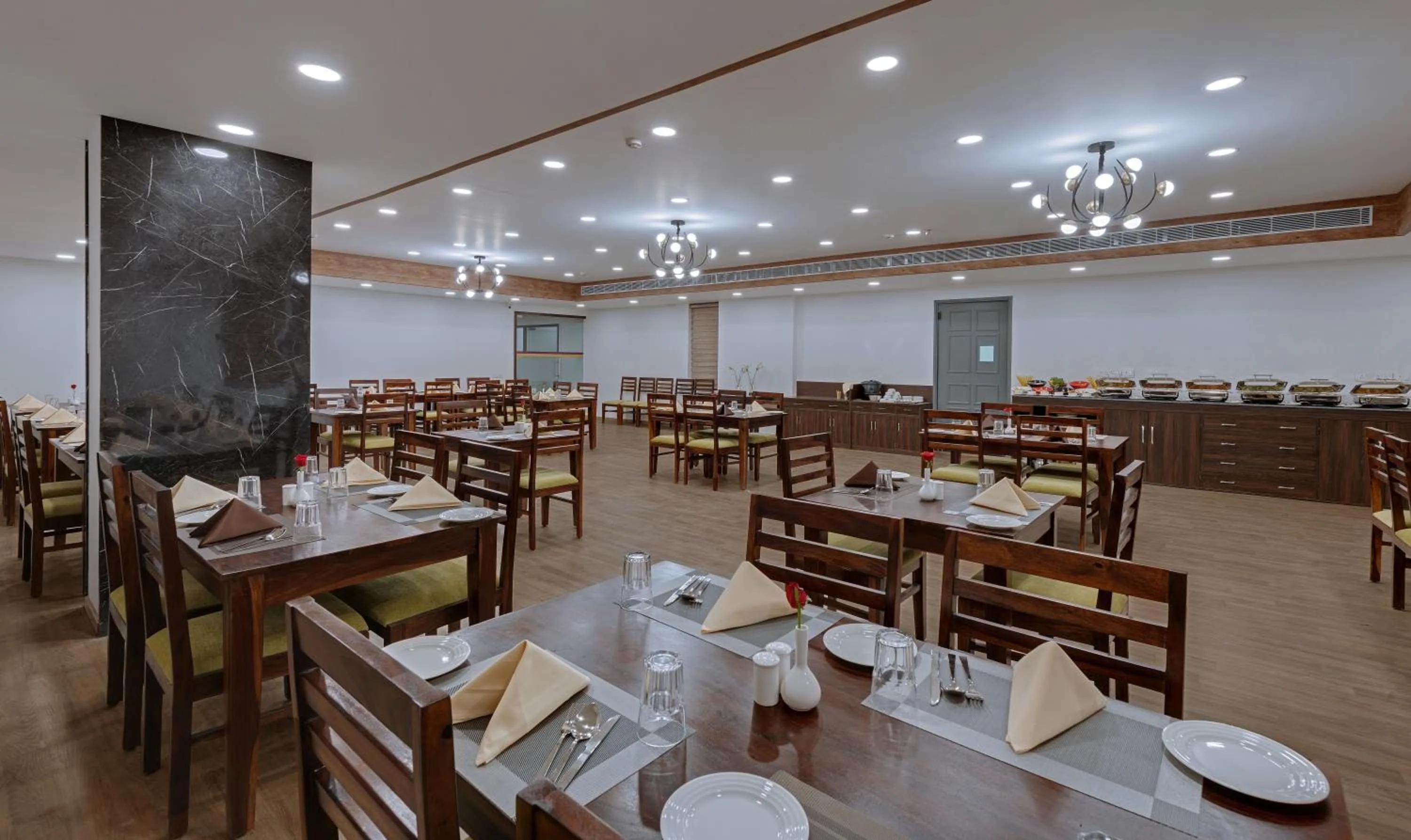 Restaurant/places to eat in Click Hotel Jaipur, Raja Park