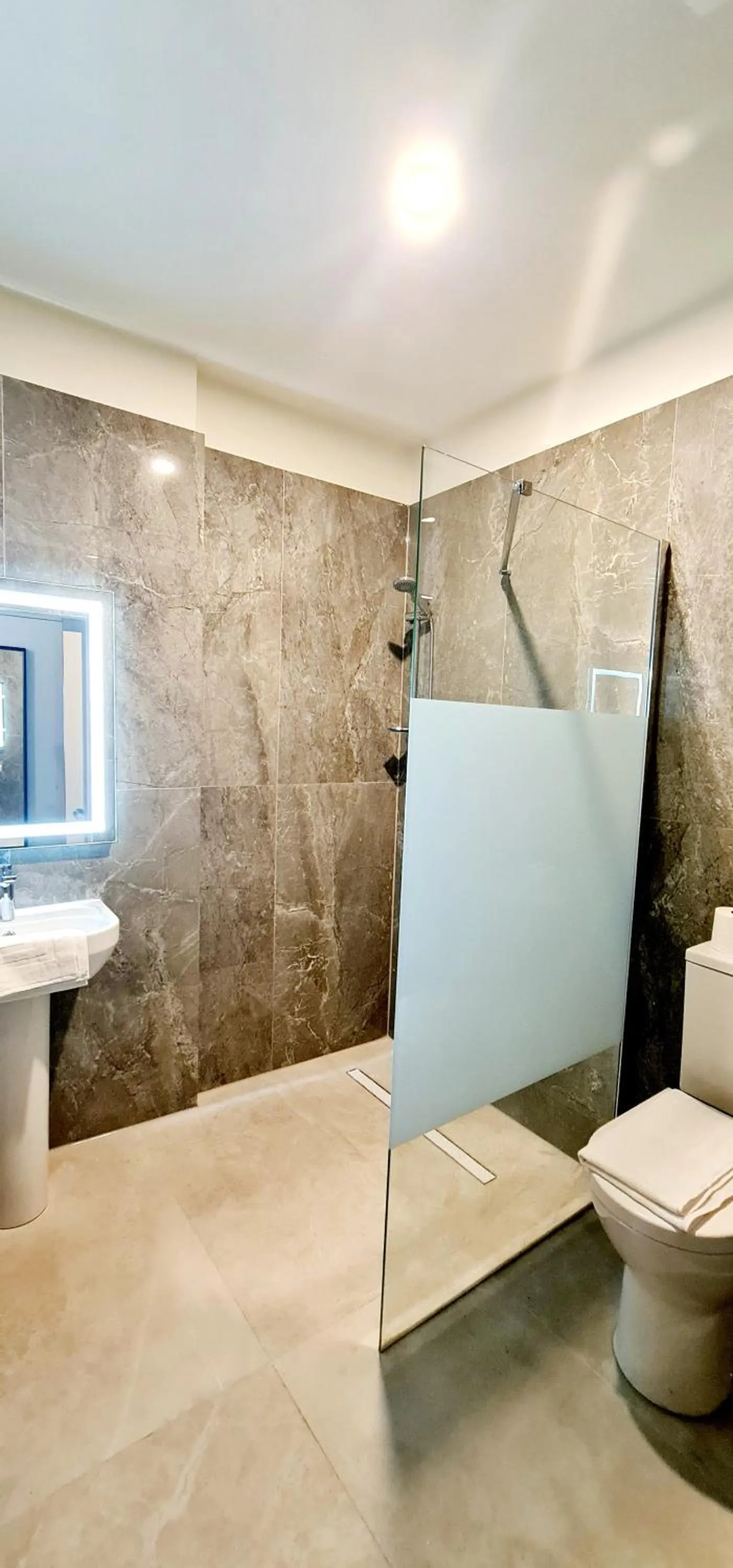 Shower in Evelia Hotels