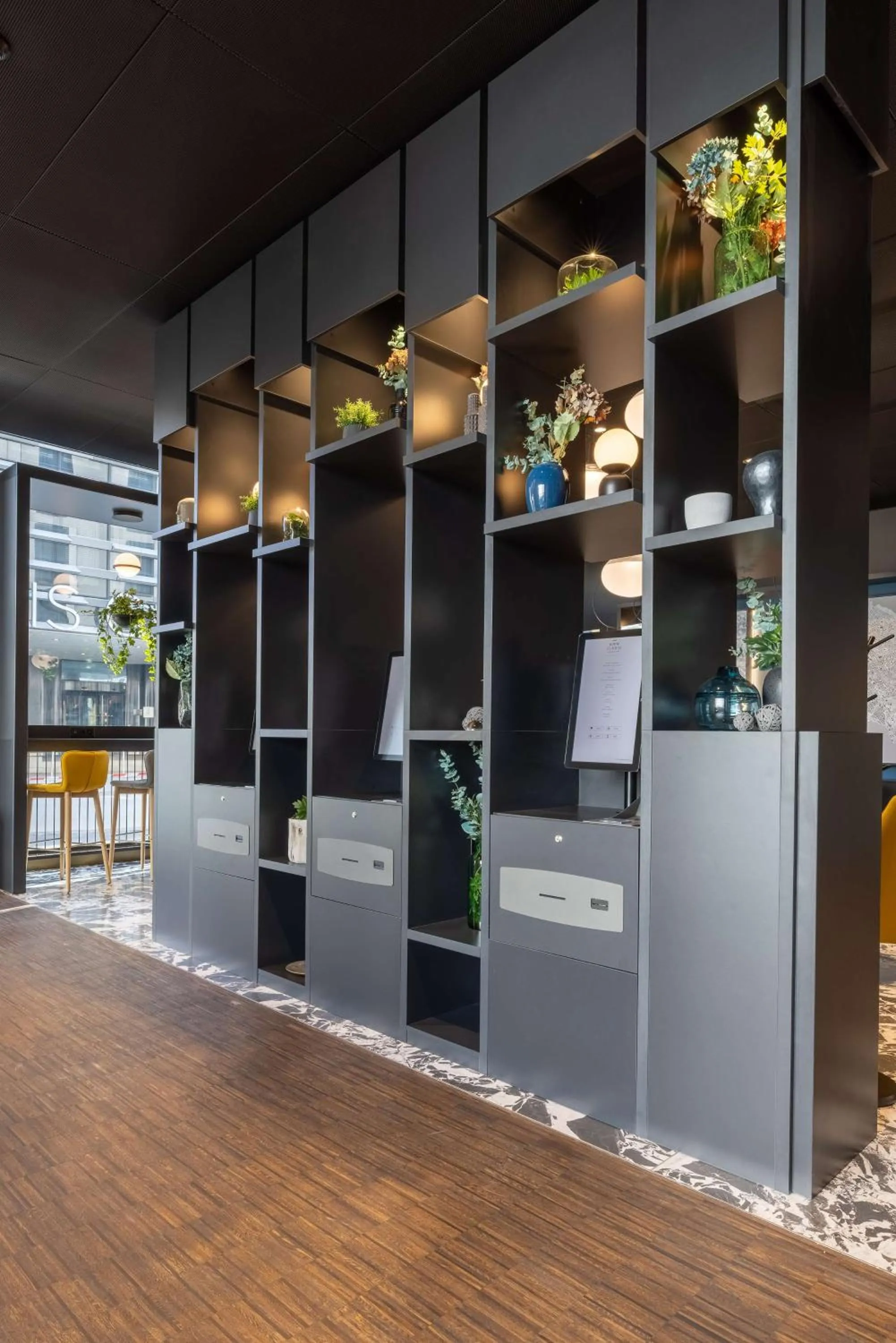 Lobby or reception in Radisson Hotel & Suites Zurich