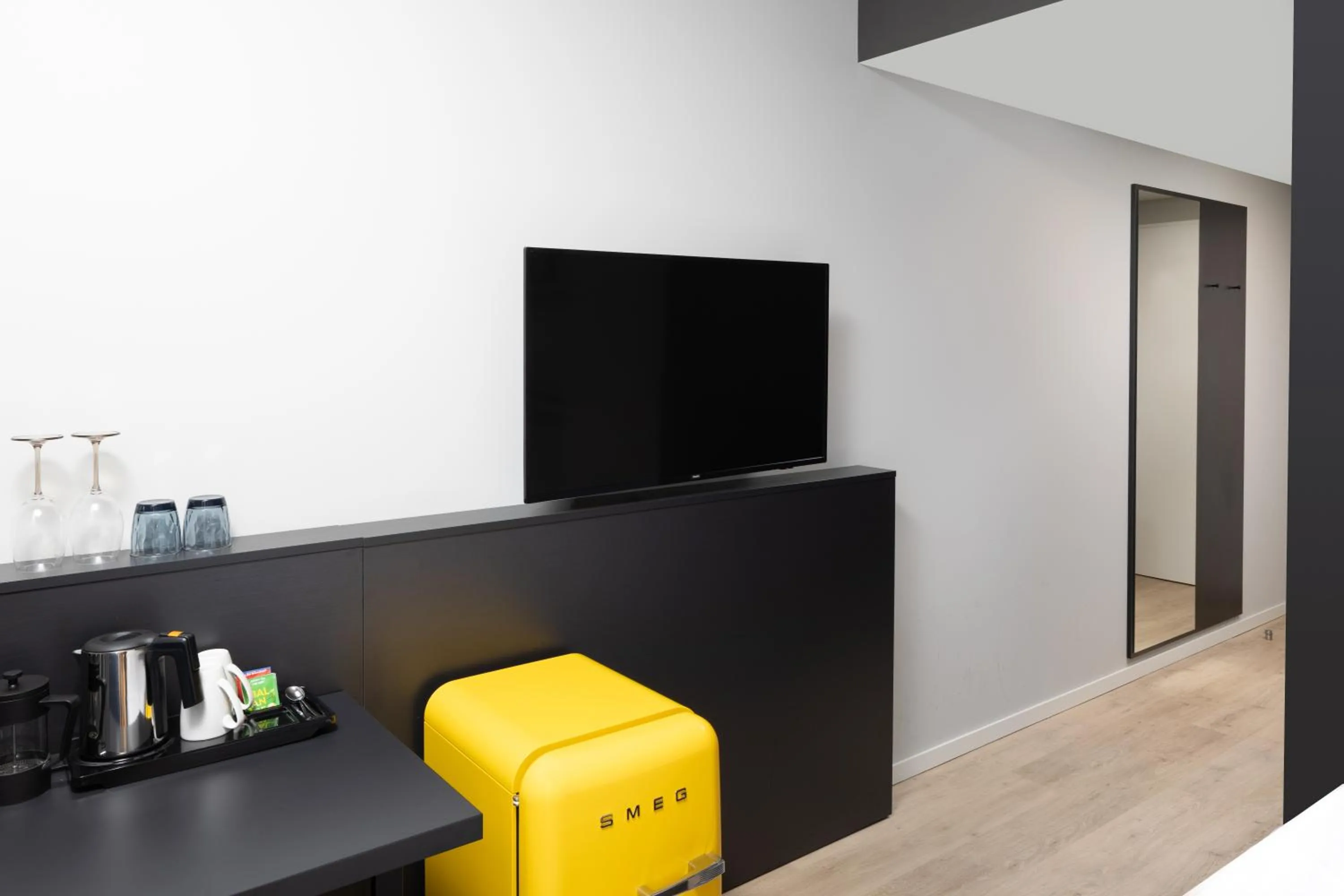 TV and multimedia in Radisson Hotel & Suites Zurich