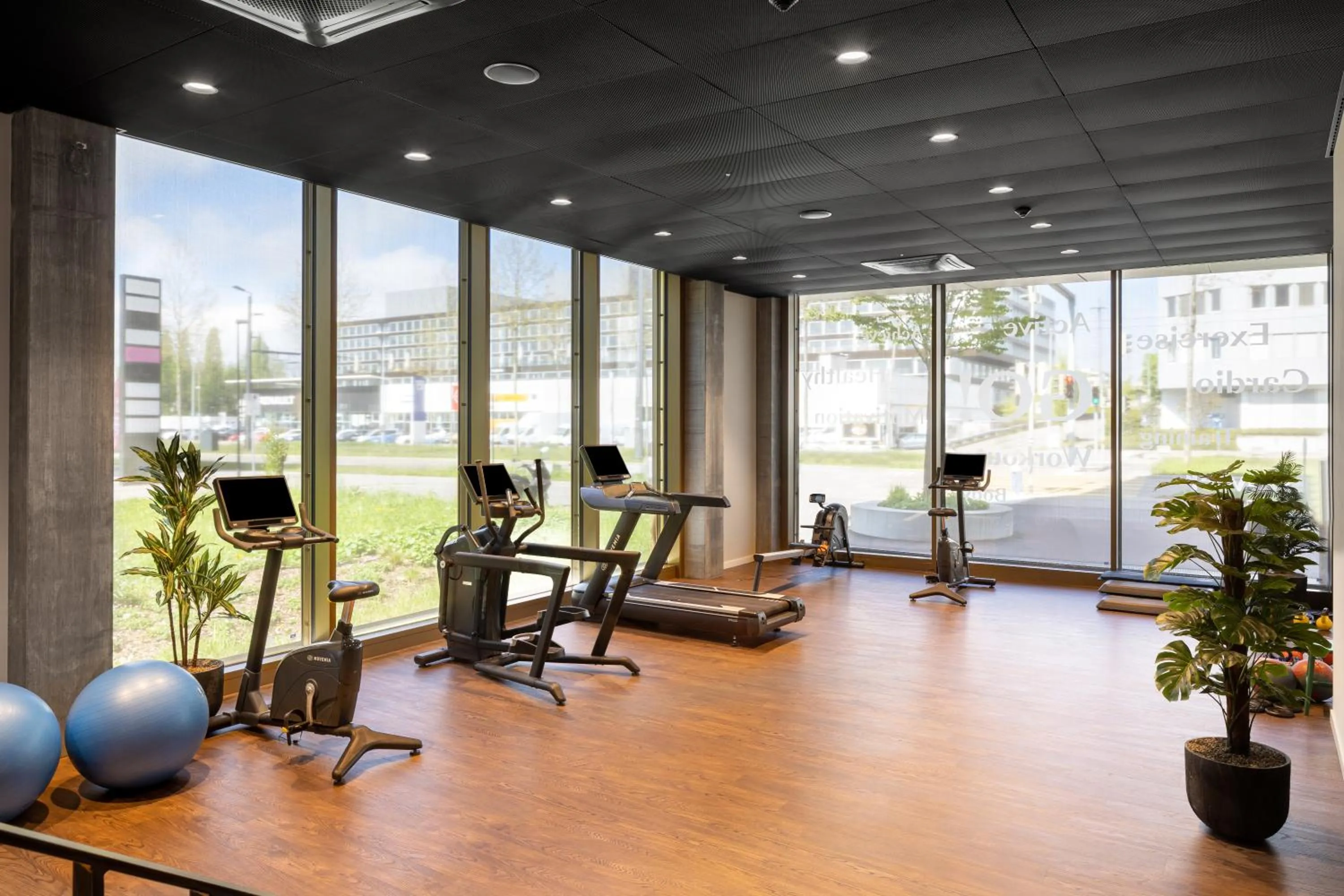 Fitness centre/facilities in Radisson Hotel & Suites Zurich