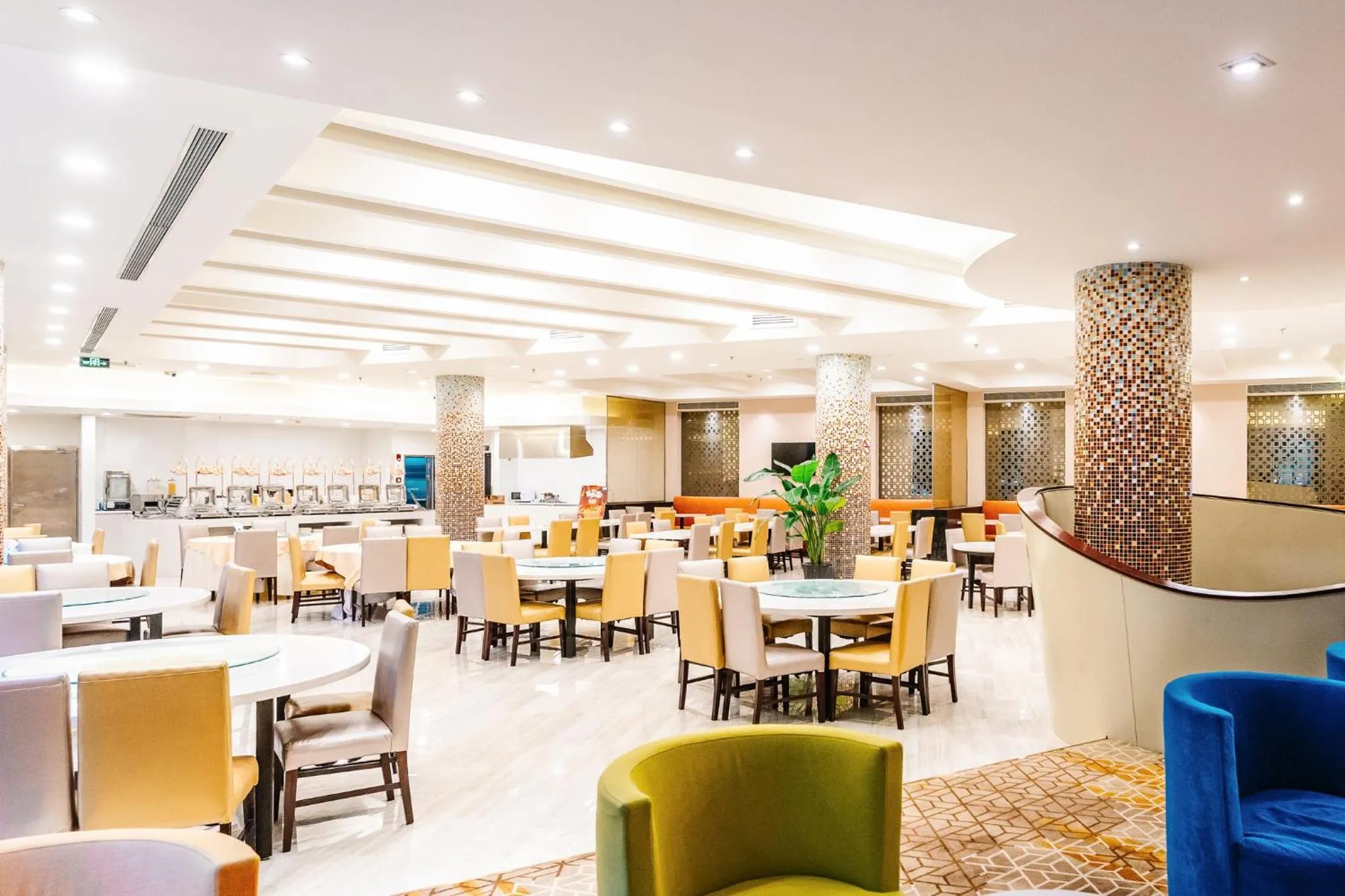 Restaurant/places to eat in Holiday Inn Express Shanghai Putuo by IHG