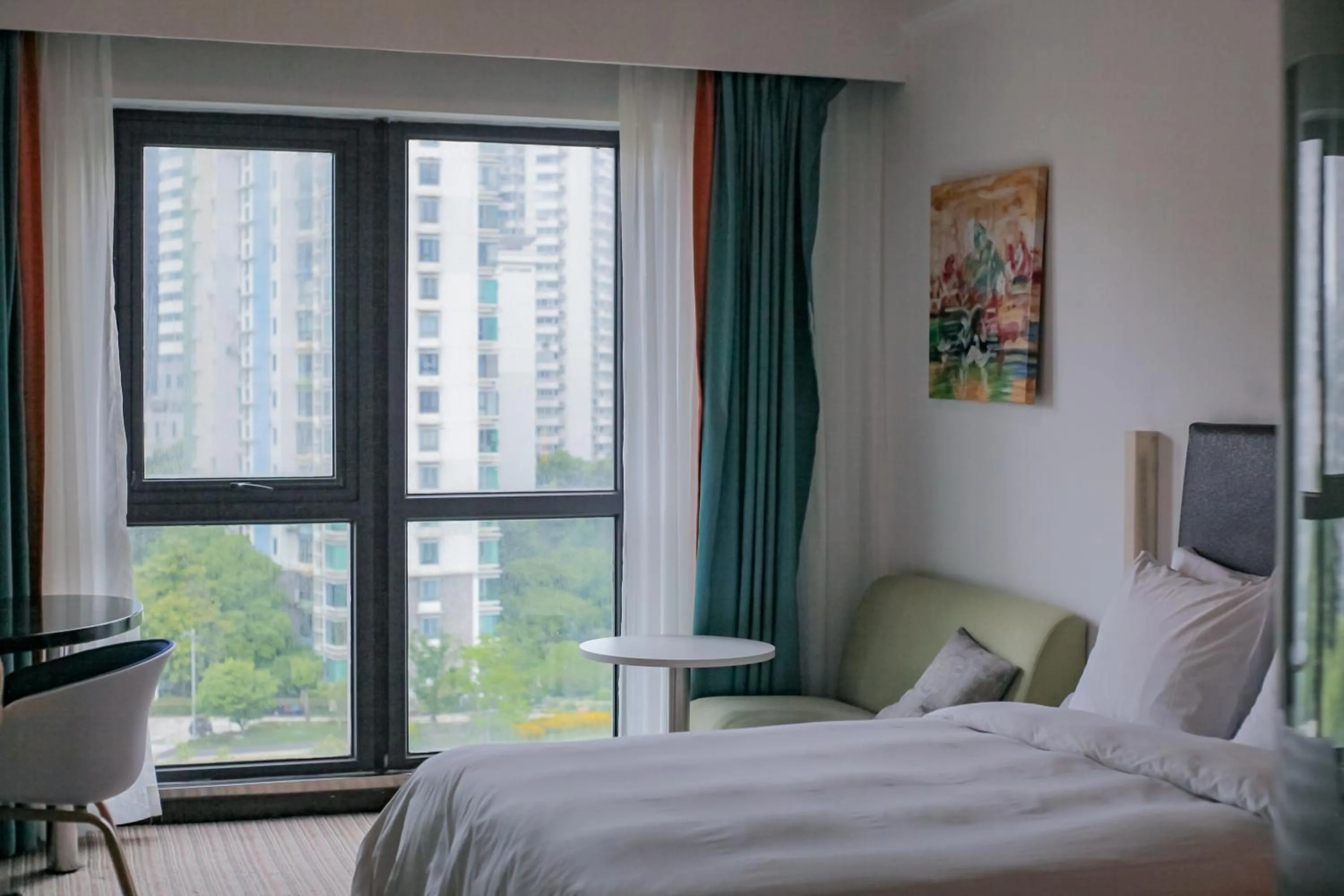 Photo of the whole room, Bed in Holiday Inn Express Shanghai Putuo by IHG