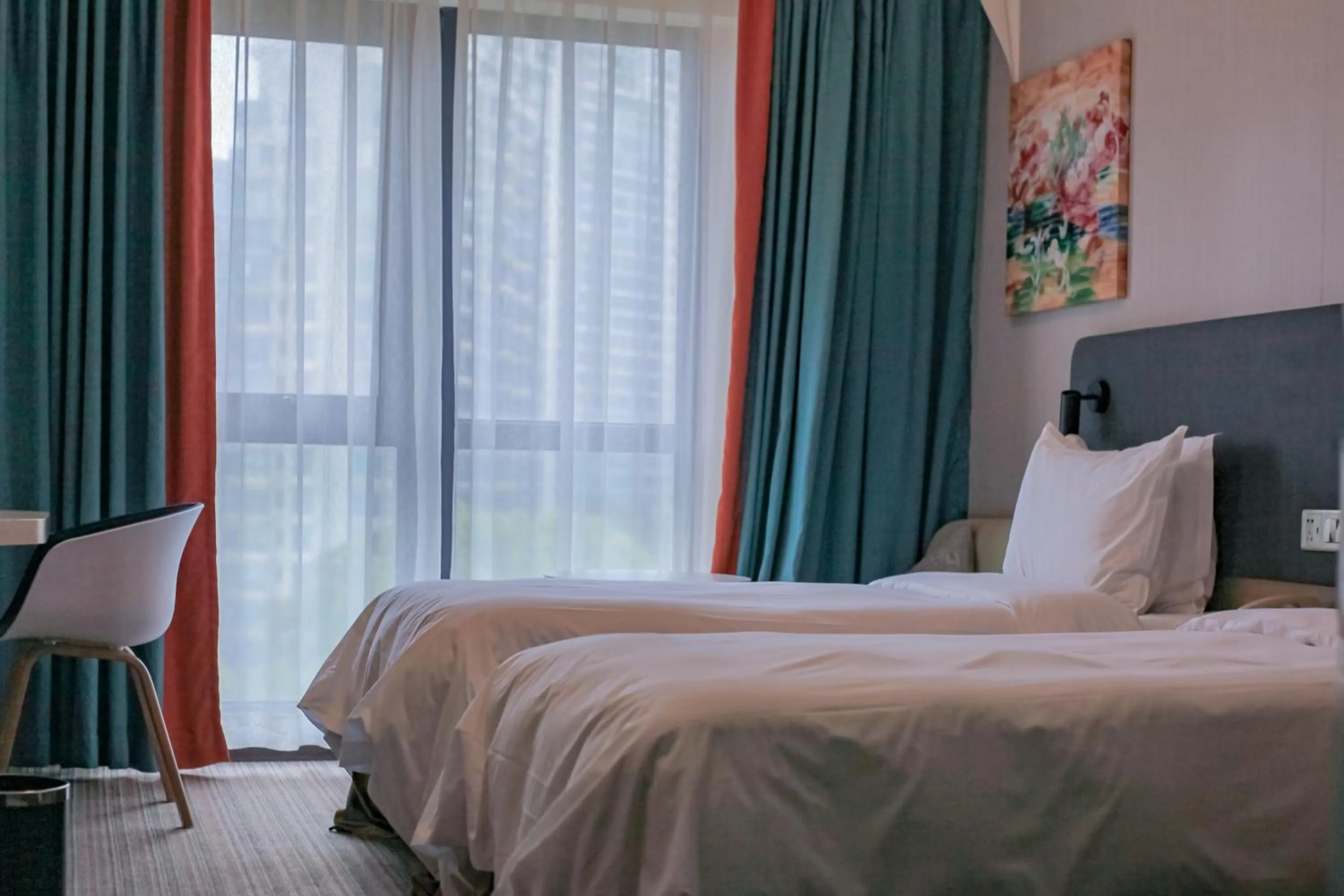 Bed in Holiday Inn Express Shanghai Putuo by IHG