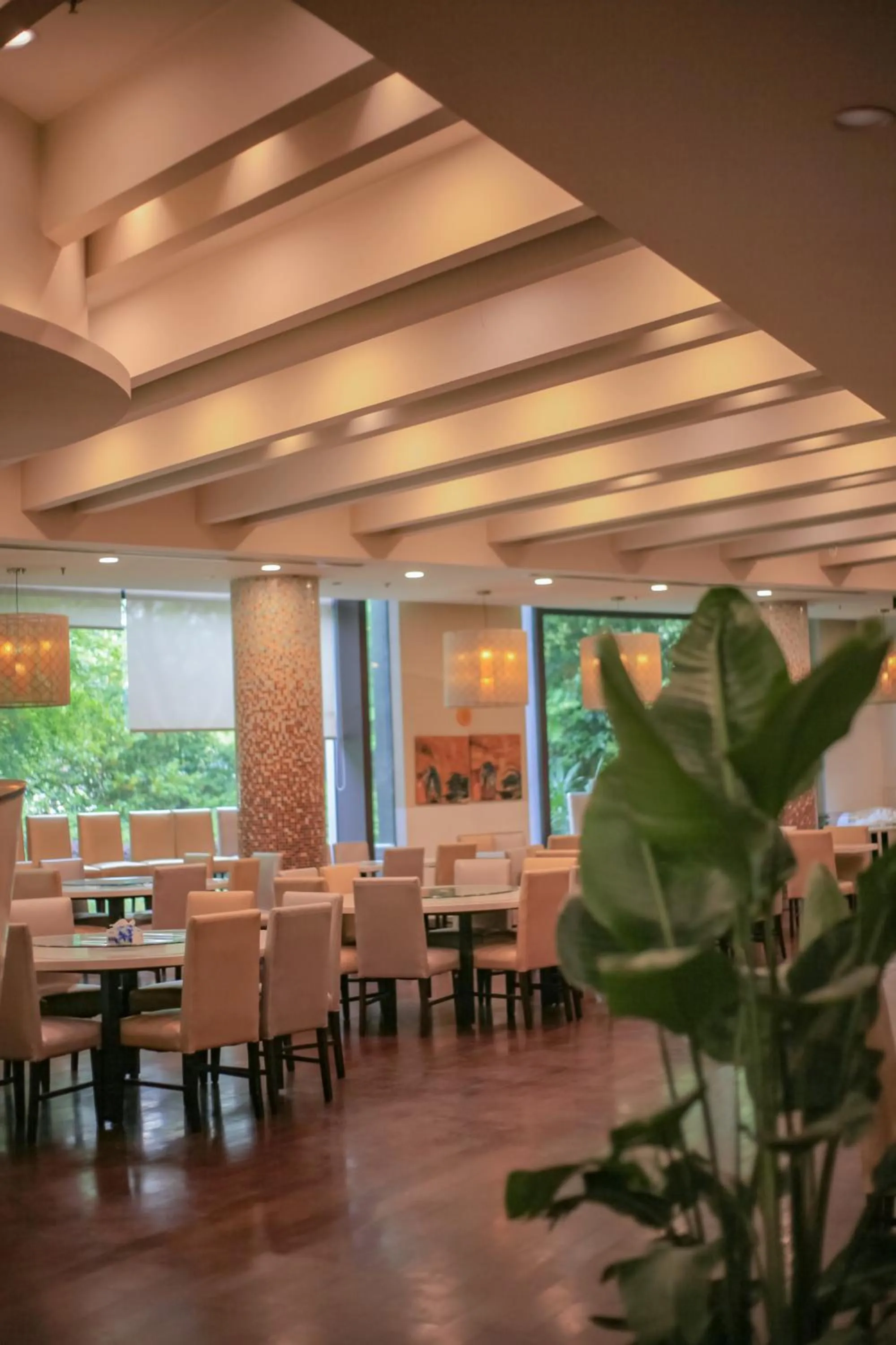 Restaurant/places to eat in Holiday Inn Express Shanghai Putuo by IHG