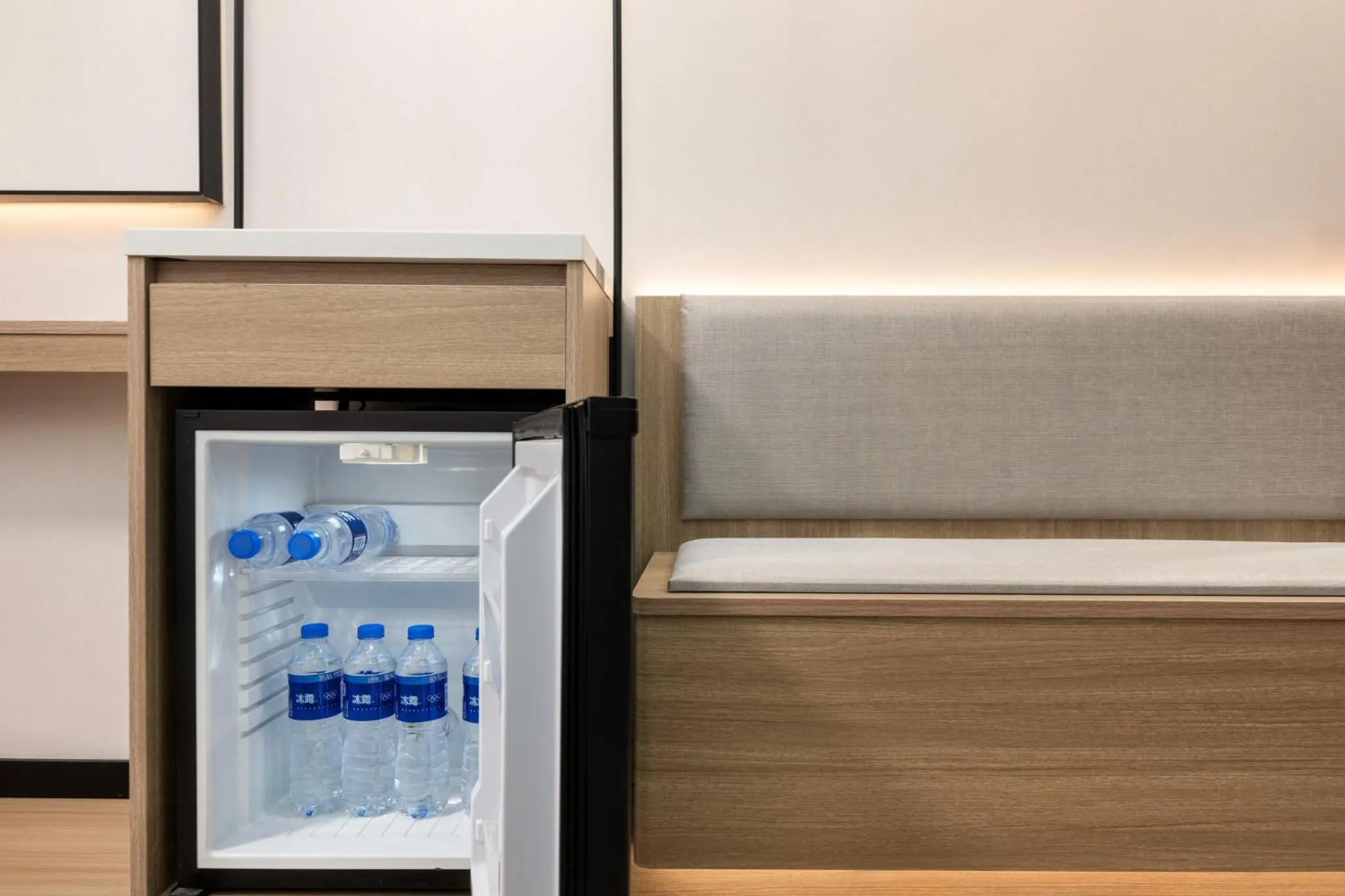 Photo of the whole room in Holiday Inn Express Shanghai Putuo by IHG