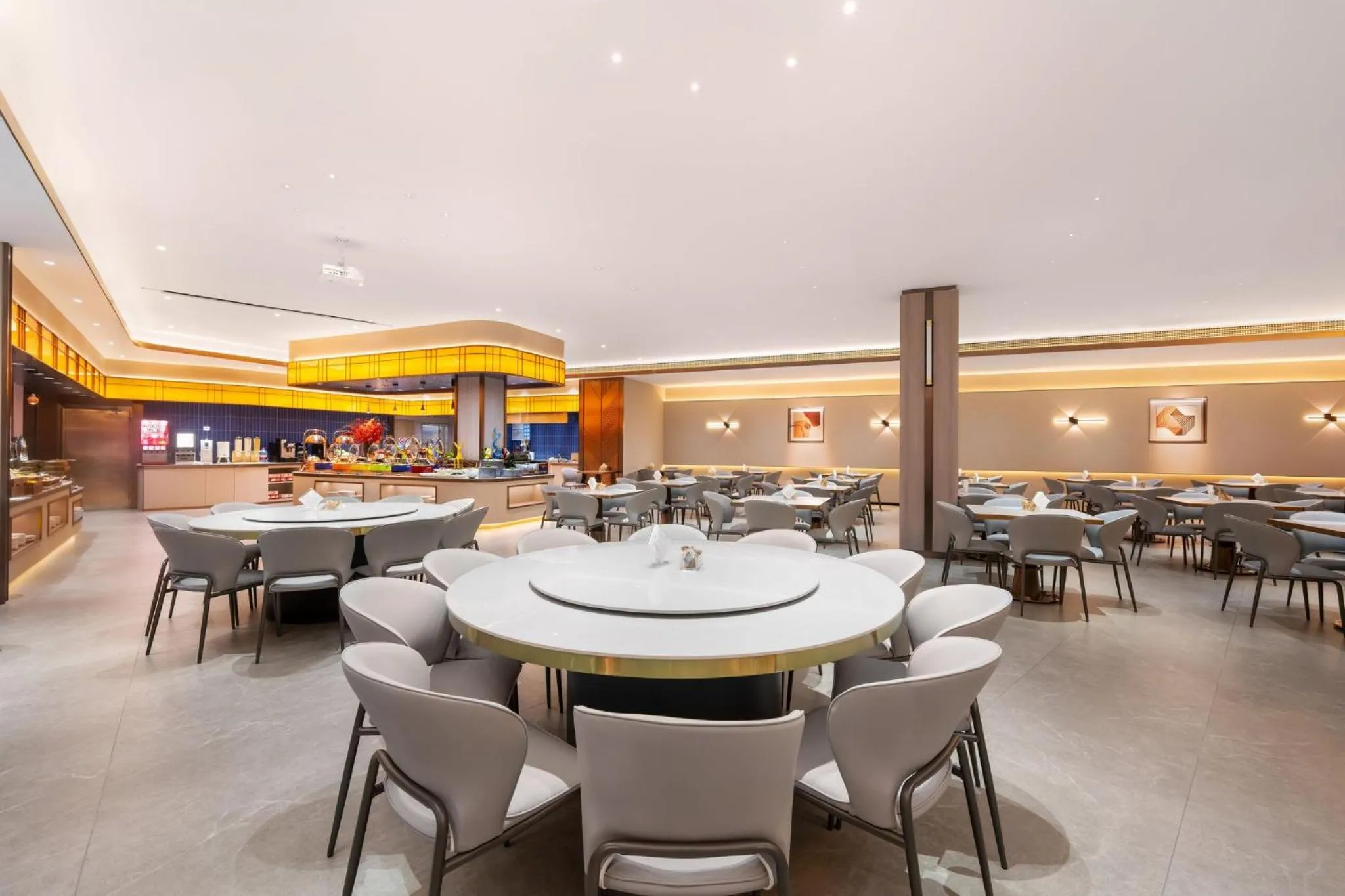 Restaurant/places to eat in Holiday Inn Express Shanghai Putuo by IHG