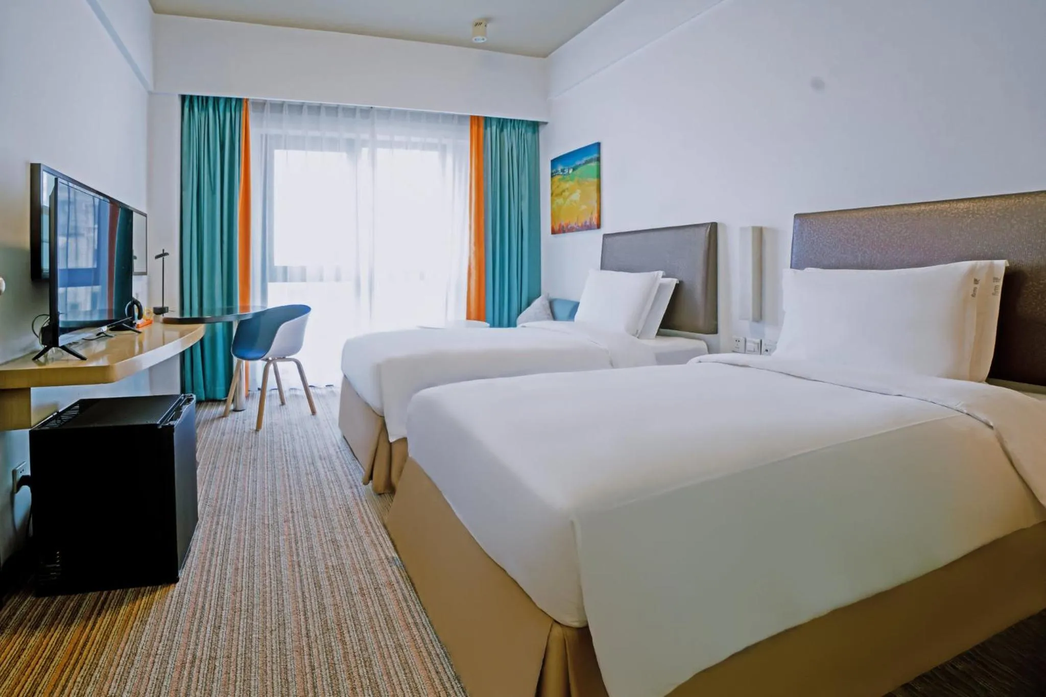 Photo of the whole room, Bed in Holiday Inn Express Shanghai Putuo by IHG